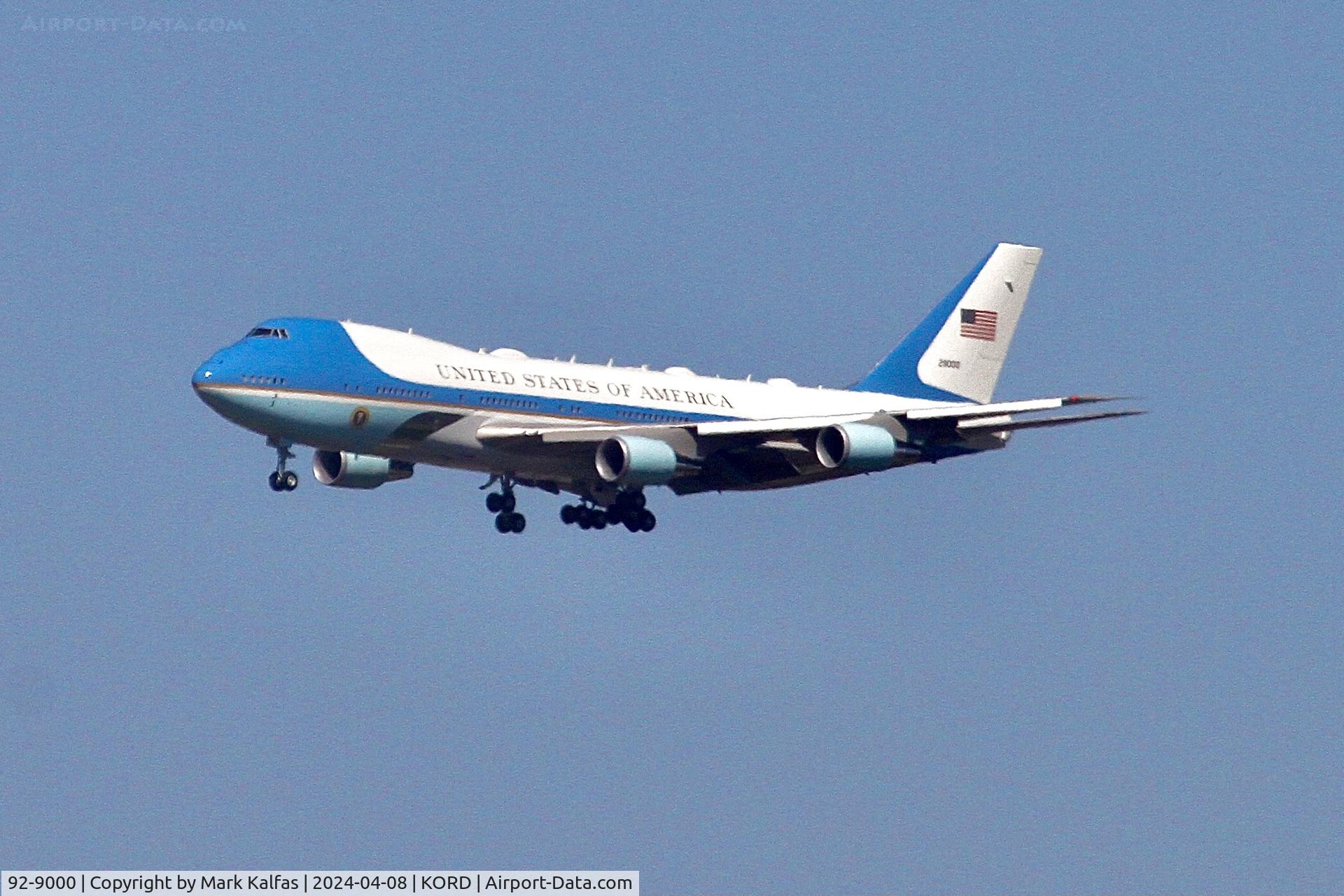 92-9000, 1987 Boeing VC-25A (747-2G4B) C/N 23825, Air Force One, SAM 29000 on approch to 27C ORD during Solar Eclipse