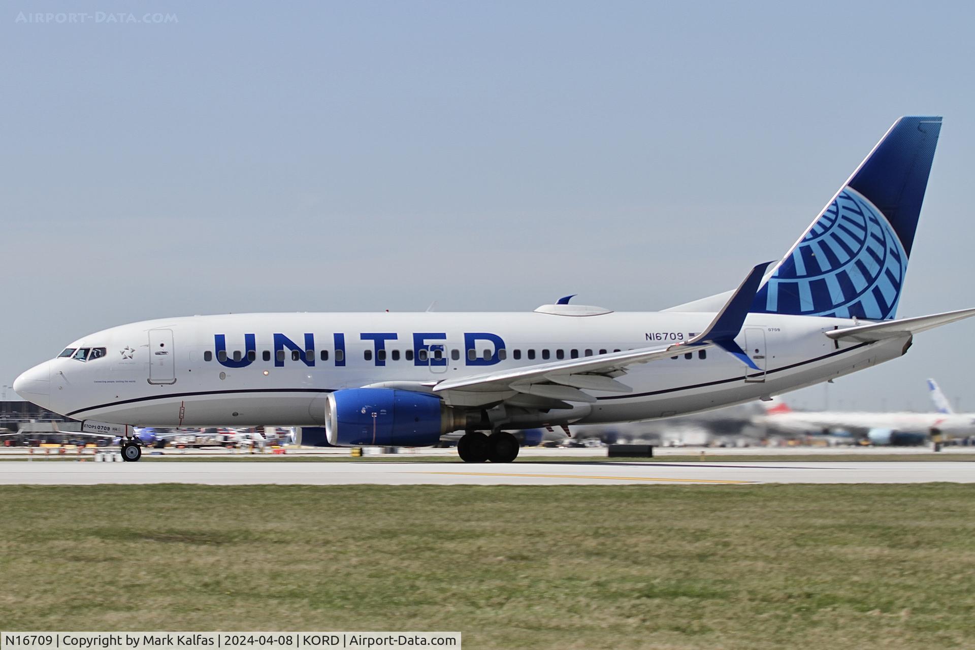 N16709, 1998 Boeing 737-724 C/N 28779, B737 United Airlines Boeing 737-724 N16709 UAL2290  ORD-ATL departing 22L ORD during the Solar Eclipse