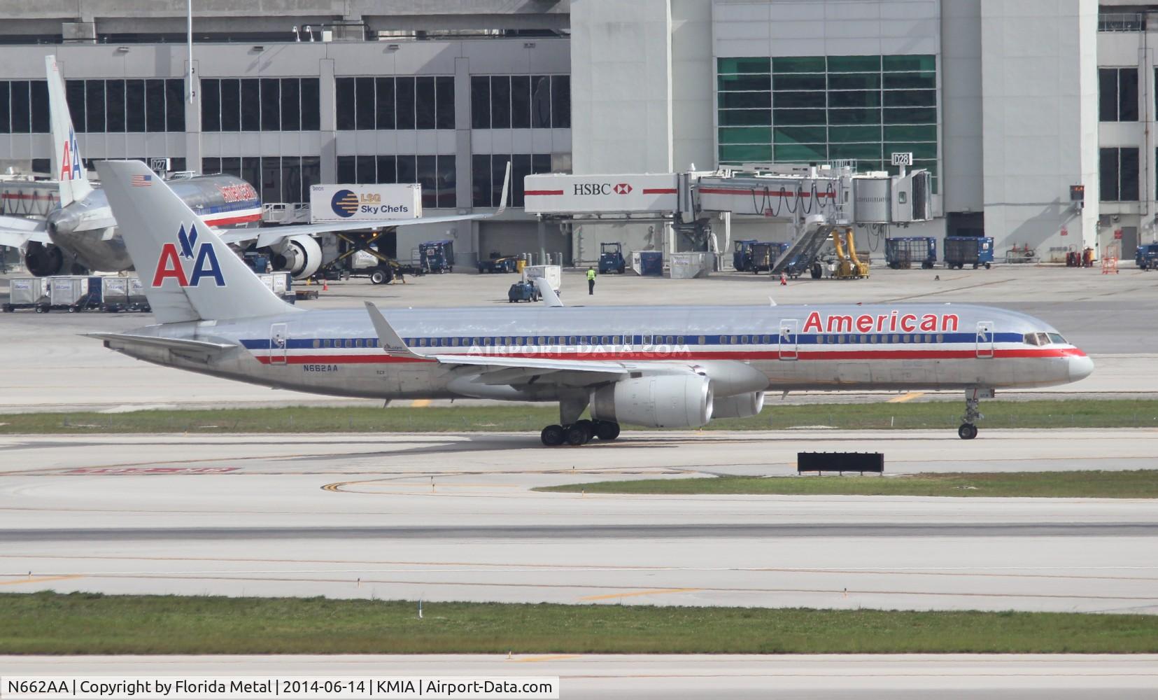 N662AA, 1992 Boeing 757-223 C/N 25296, AAL 752 oc zx