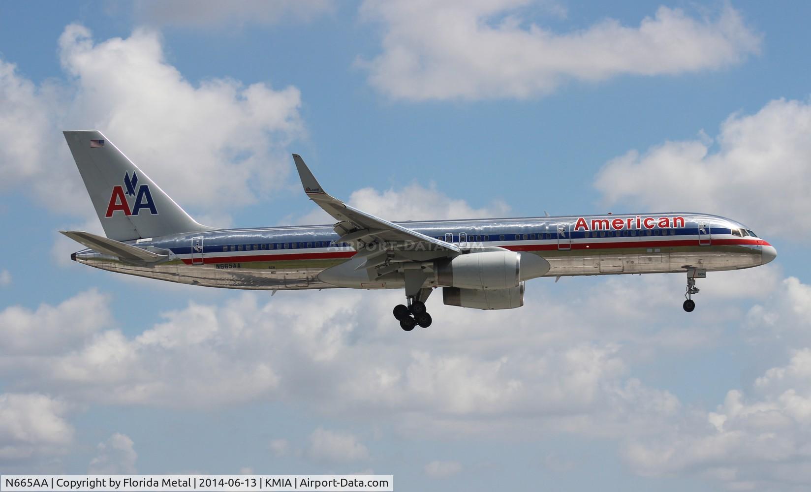 N665AA, 1992 Boeing 757-223 C/N 25299, AAL 752 oc zx UIO/SEQM - MIA