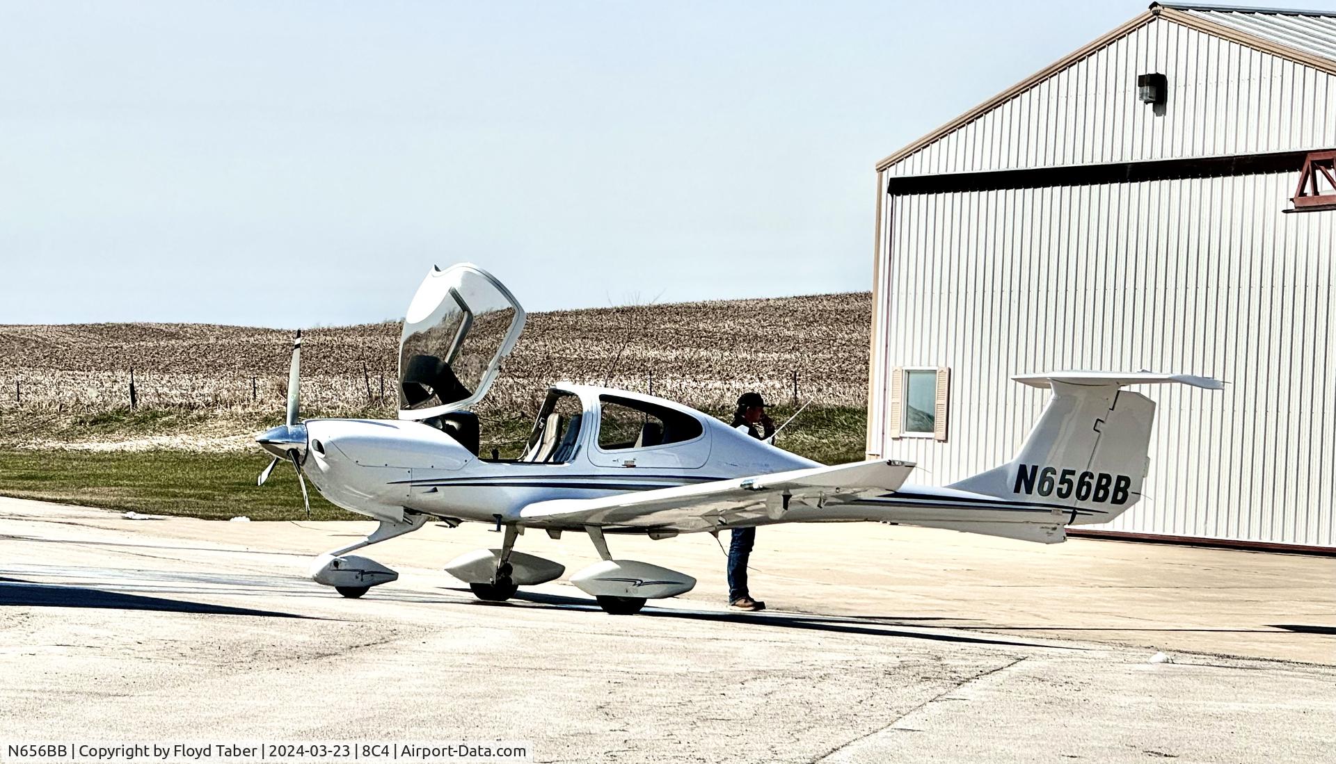 N656BB, 2007 Diamond DA-40 Diamond Star C/N 40.859, Rebuilt DA-40 being put away