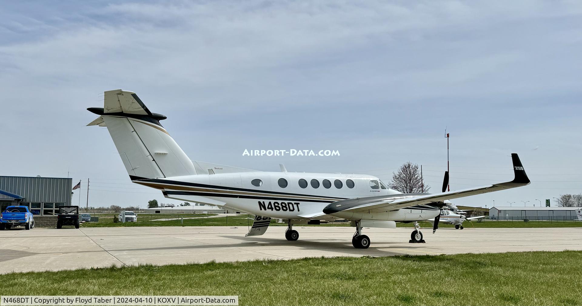 N468DT, 2014 BEECHCRAFT CORPORATION B200GT C/N BY-214, ON THE RAMP AT KOXV