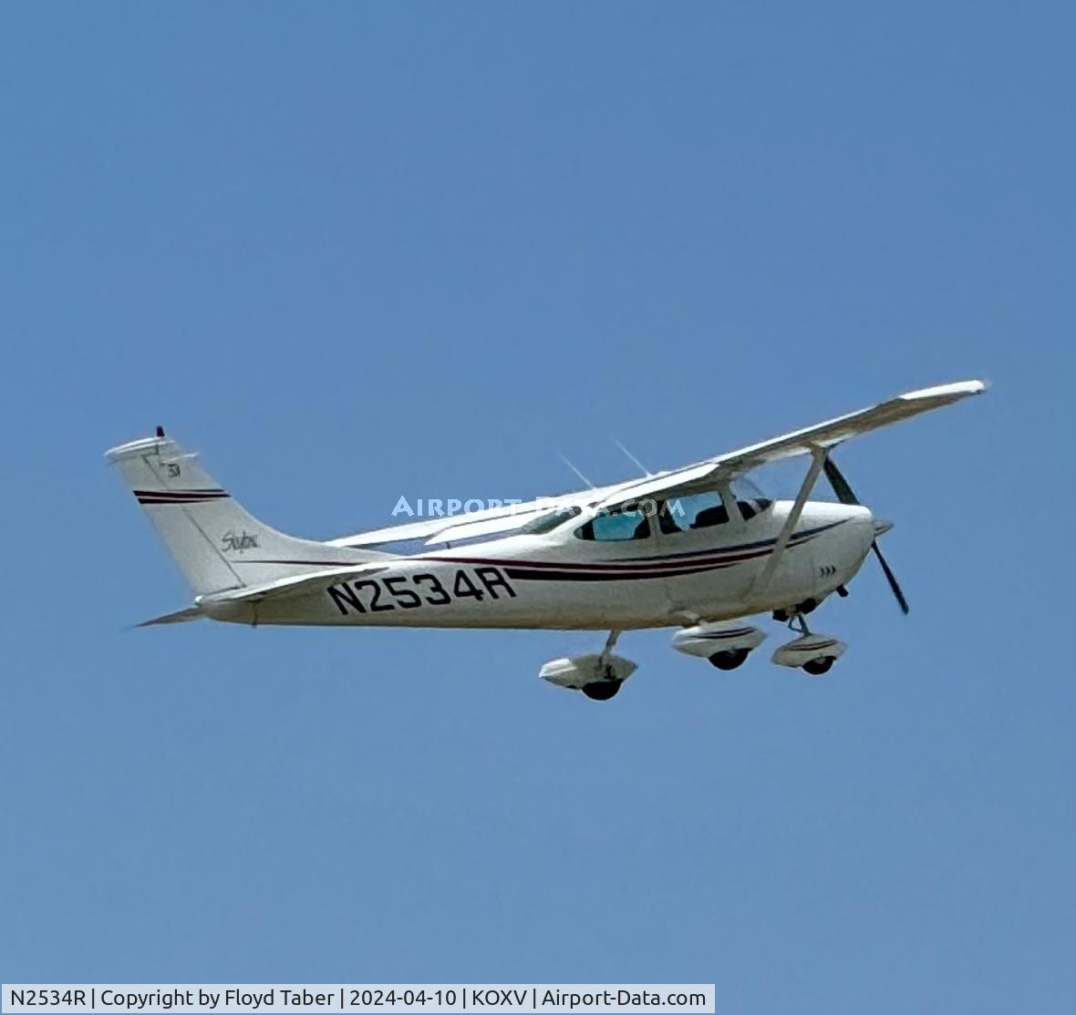 N2534R, 1967 Cessna 182K Skylane C/N 18258234, Departing runway 33 KOXV