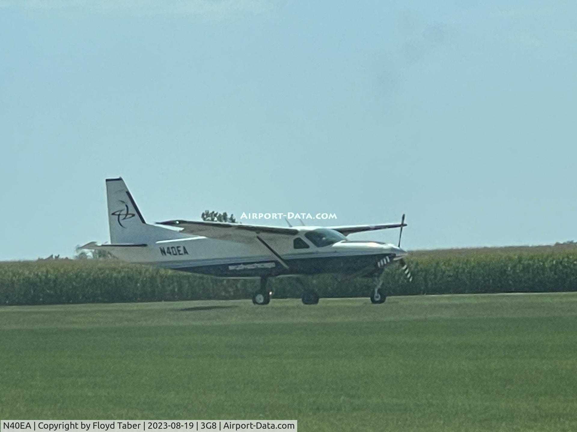 N40EA, 1985 Cessna 208 C/N 20800065, DEPARTING WITH SKYDIVERS