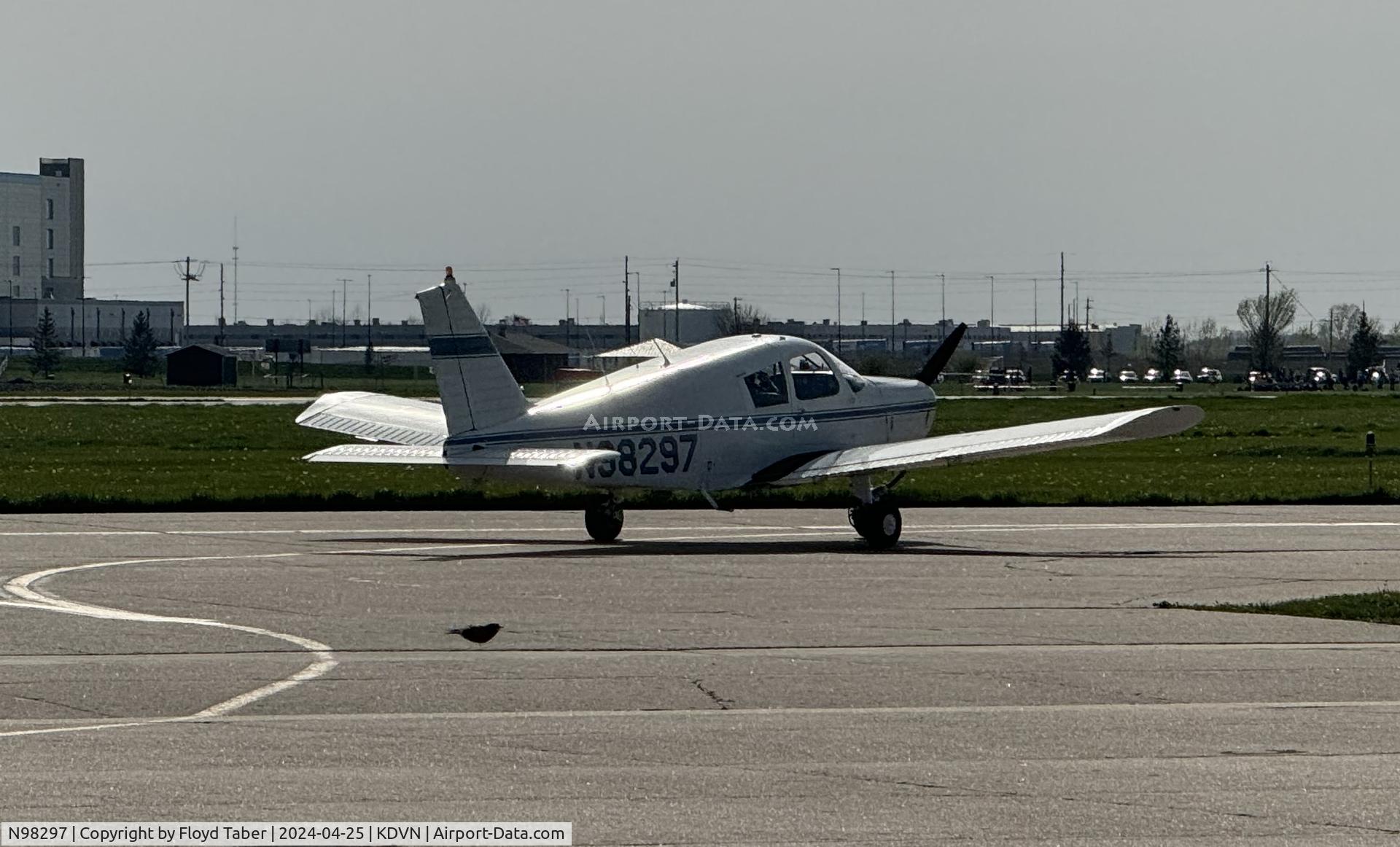 N98297, 1969 Piper PA-28-140 C/N 28-26254, DEPARTING KDVN