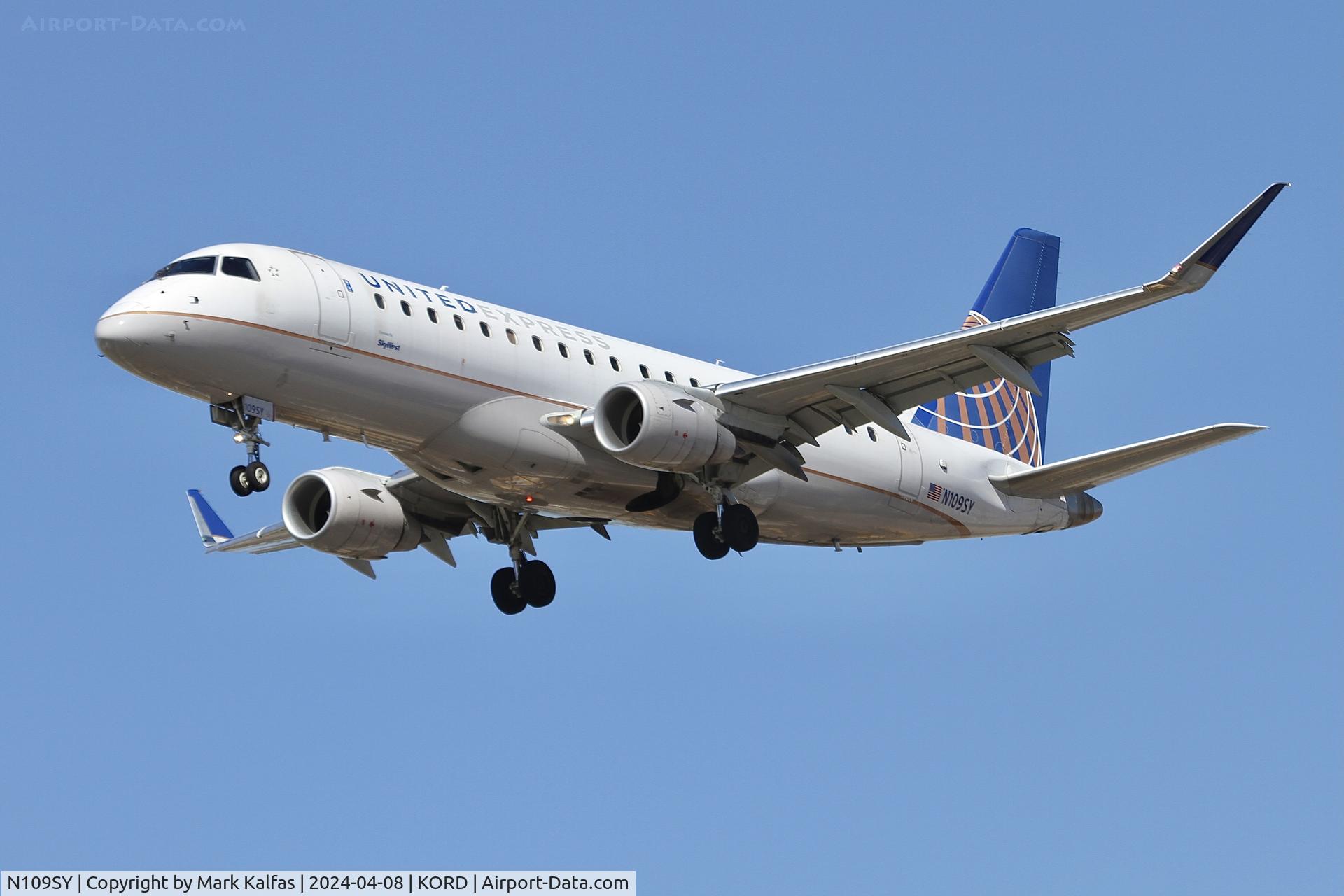 N109SY, 2014 Embraer 175LR (ERJ-170-200LR) C/N 17000402, E175L SkyWest/United Express Embraer 175LR (ERJ-170-200LR)  N109SY SKW5357 OKC-ORD