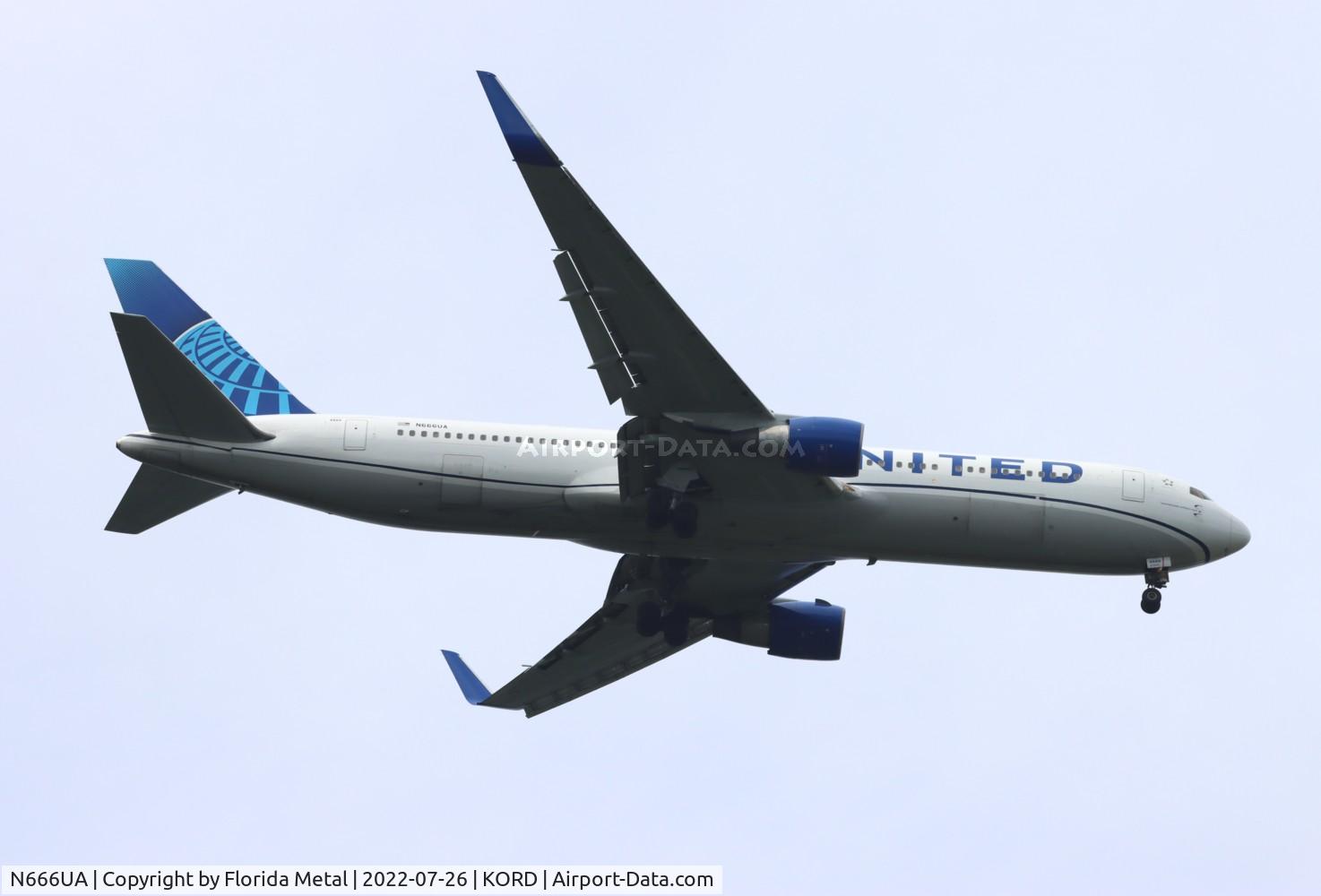 N666UA, 1998 Boeing 767-322 C/N 29238, UAL 763 nc zx EWR-ORD