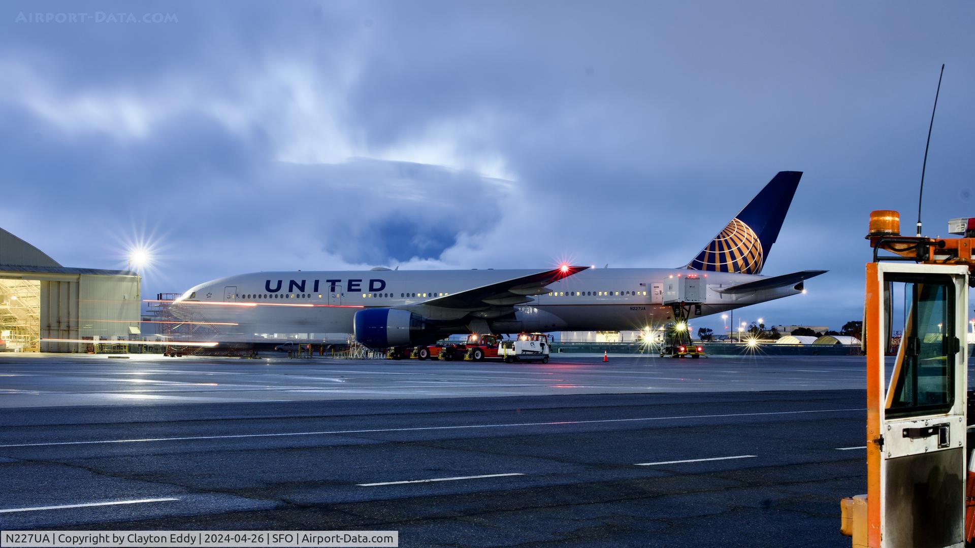 N227UA, 2002 Boeing 777-222 C/N 30555, SFO 2024.