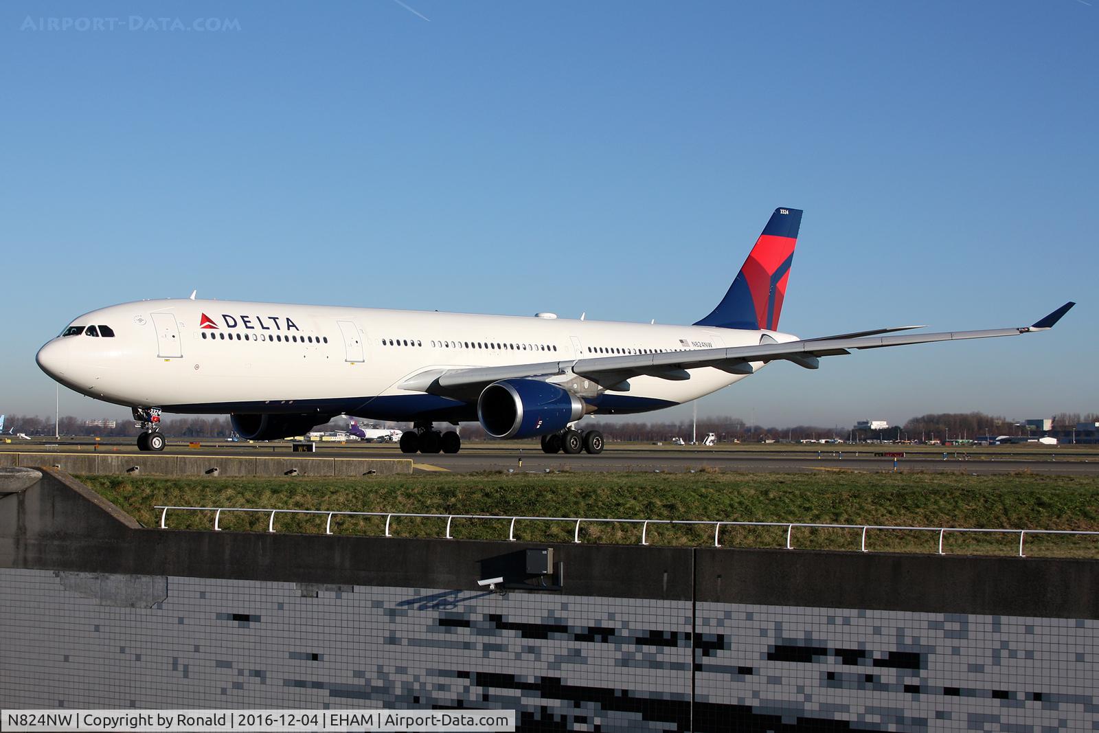 N824NW, 2015 Airbus A330-302 C/N 1637, at spl