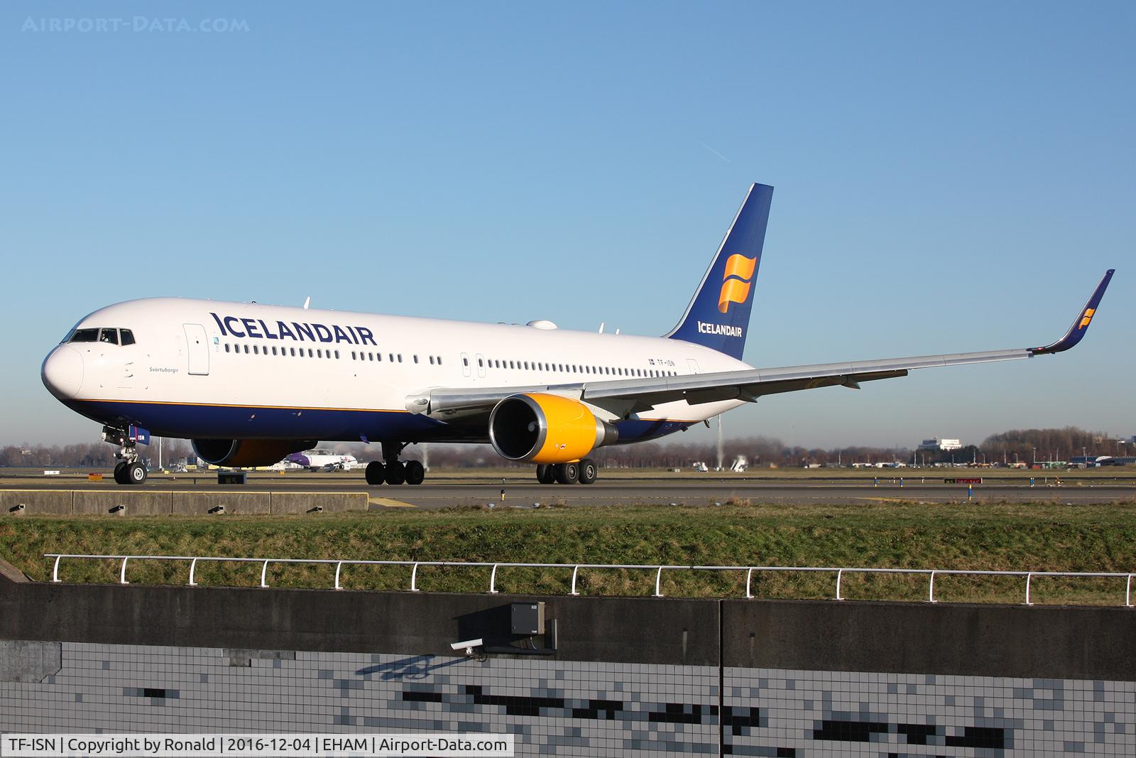 TF-ISN, 2000 Boeing 767-319 C/N 30586, at spl
