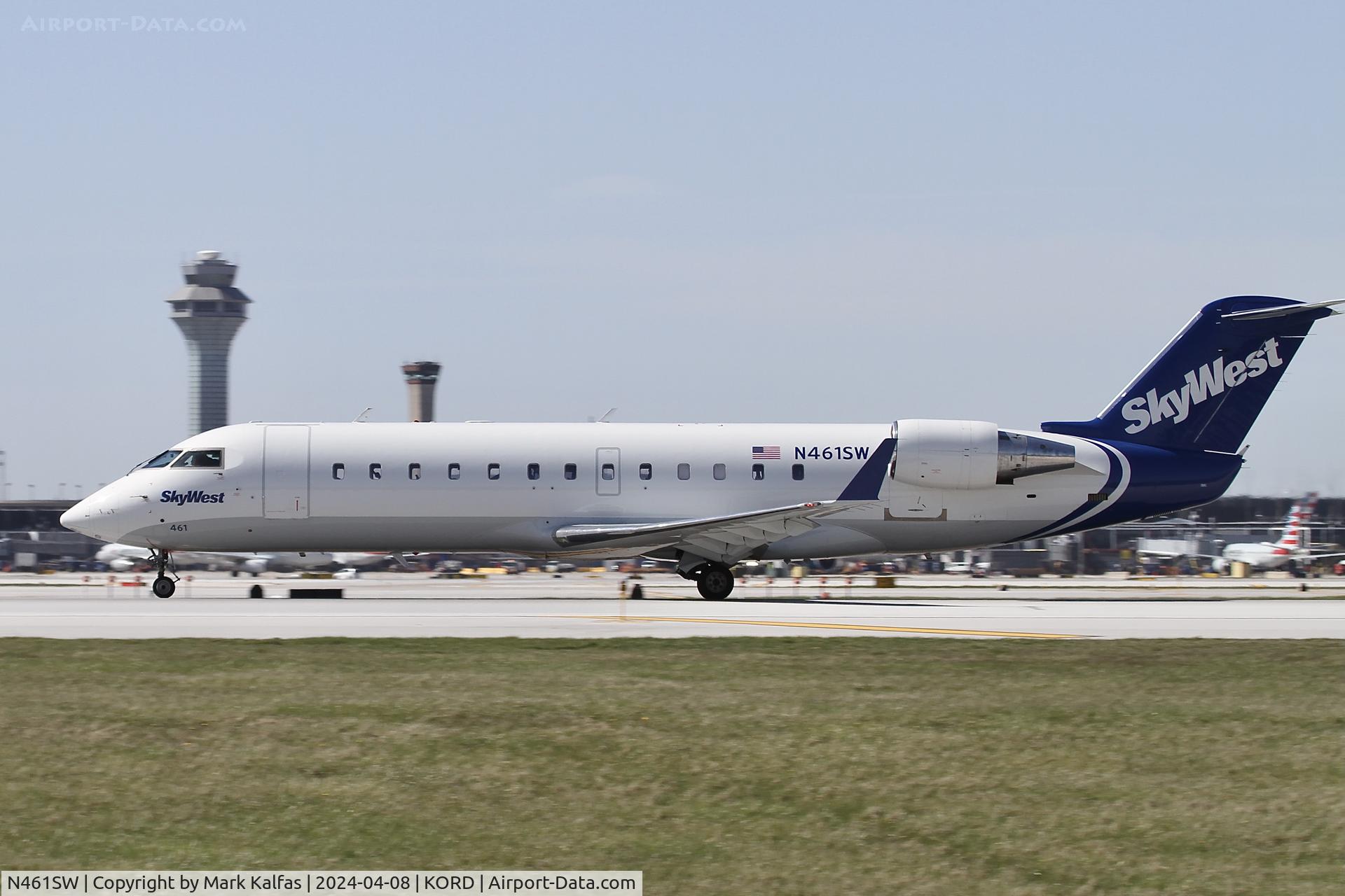 N461SW, 2003 Bombardier CRJ-200LR (CL-600-2B19) C/N 7811, CRJ2 SkyWest/ United Express CL-600-2B19 N461SW SKW5697 ORD-CHO, departing 22L ORD