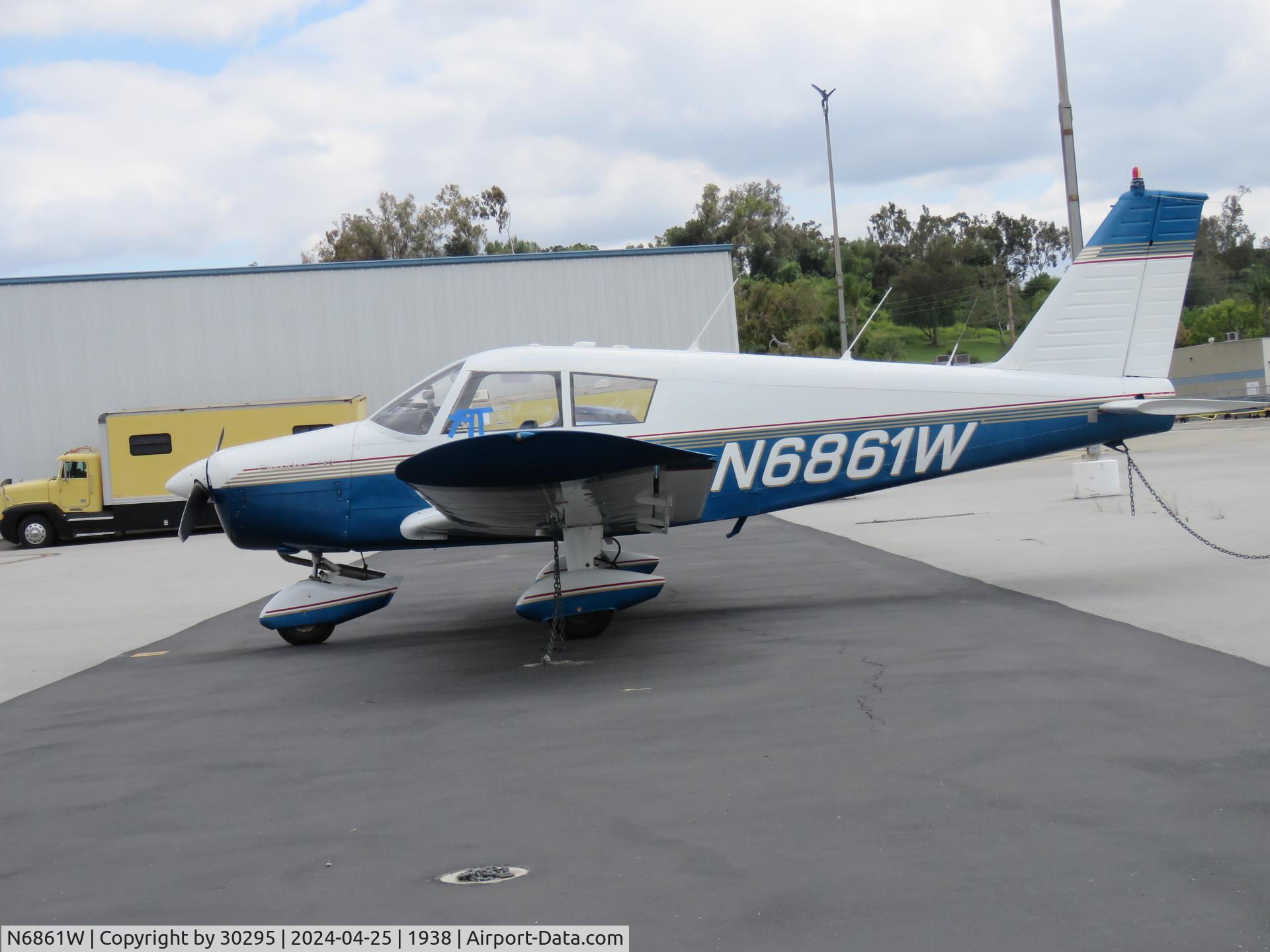N6861W, 1965 Piper PA-28-140 C/N 28-21017, Parked