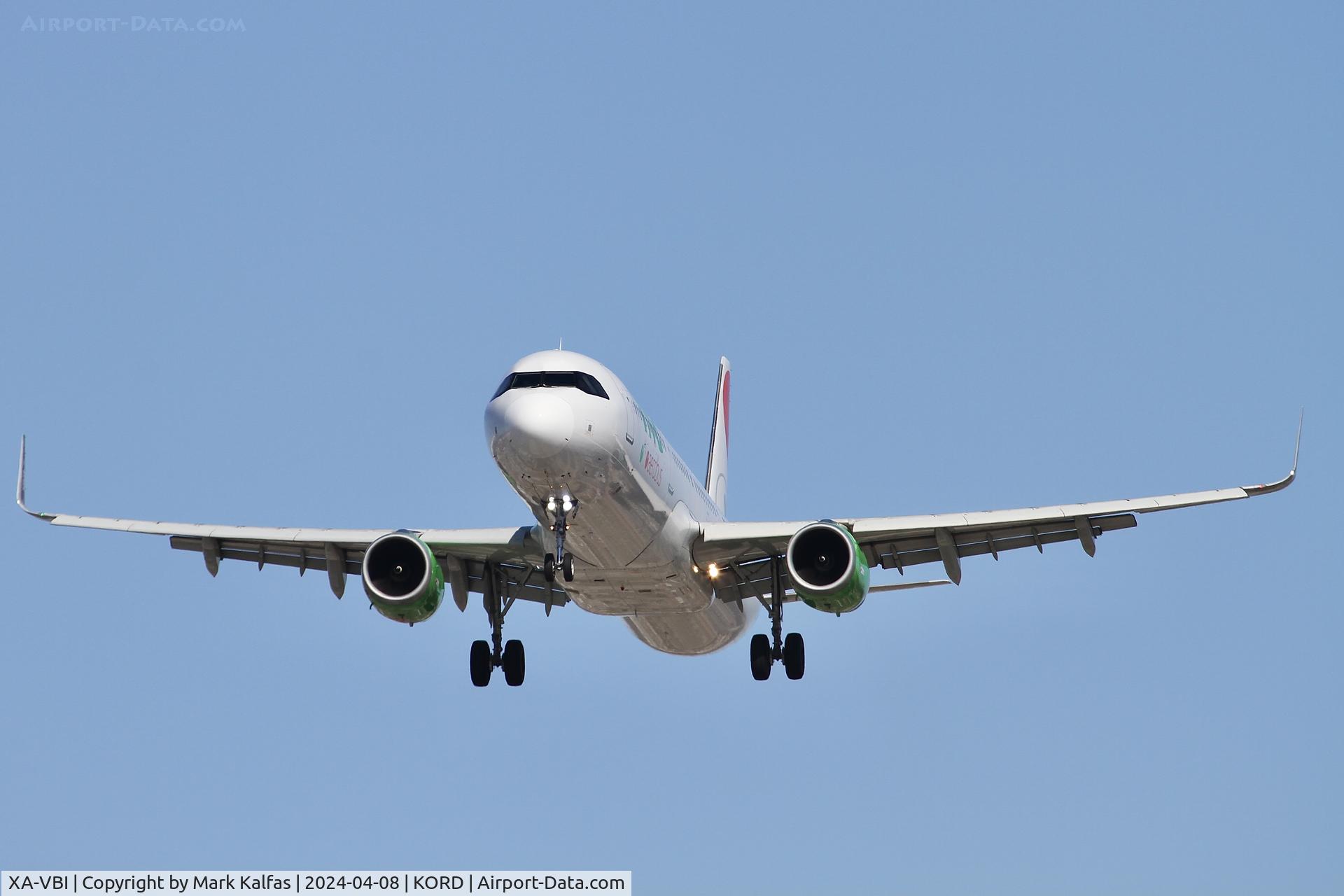 XA-VBI, 2014 Airbus A321-231 C/N 6059, A321 Viva Airbus A321 XA-VBI VIV632 MMMY-KORD , on approch 28C KORD