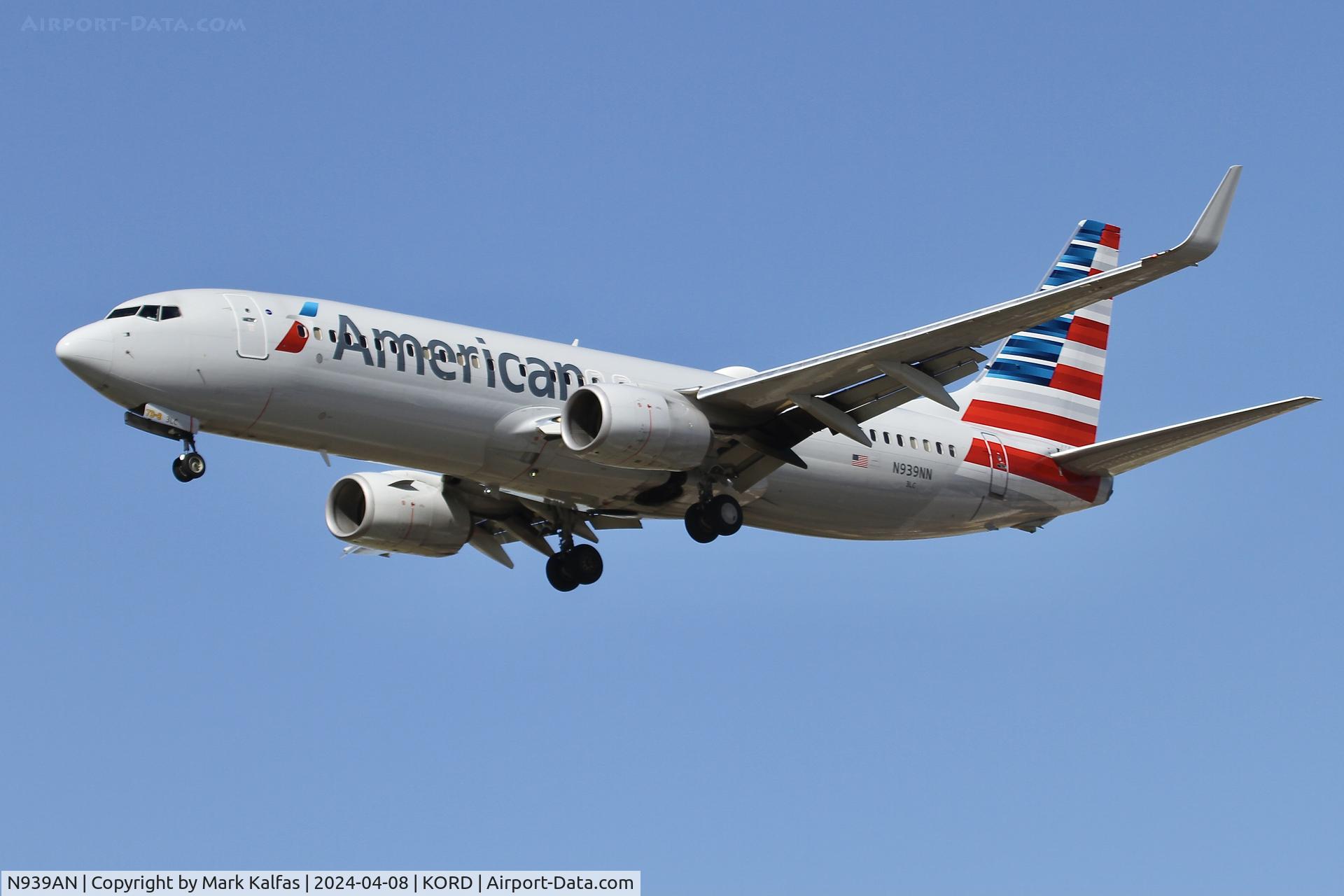 N939AN, 2000 Boeing 737-823 C/N 30083, B738 American Airlines Boeing 737-823 N939NN AAL2428 DFW-ORD