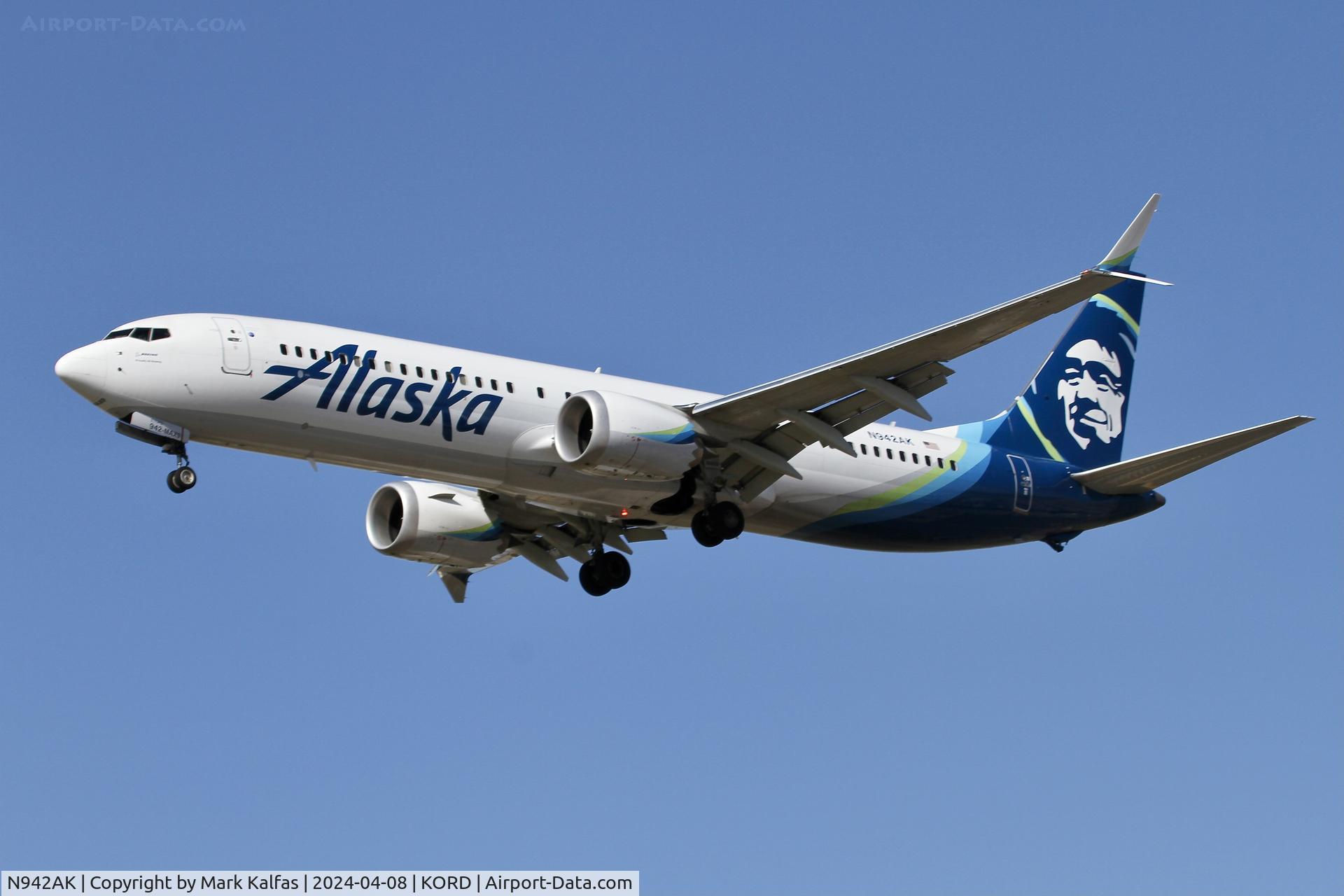 N942AK, 2022 Boeing 737 MAX 9 C/N 44102, B39M Alaska Airlines Boeing 737 MAX 9 N942AK ASA332  SFO-ORD, landing 28C ORD