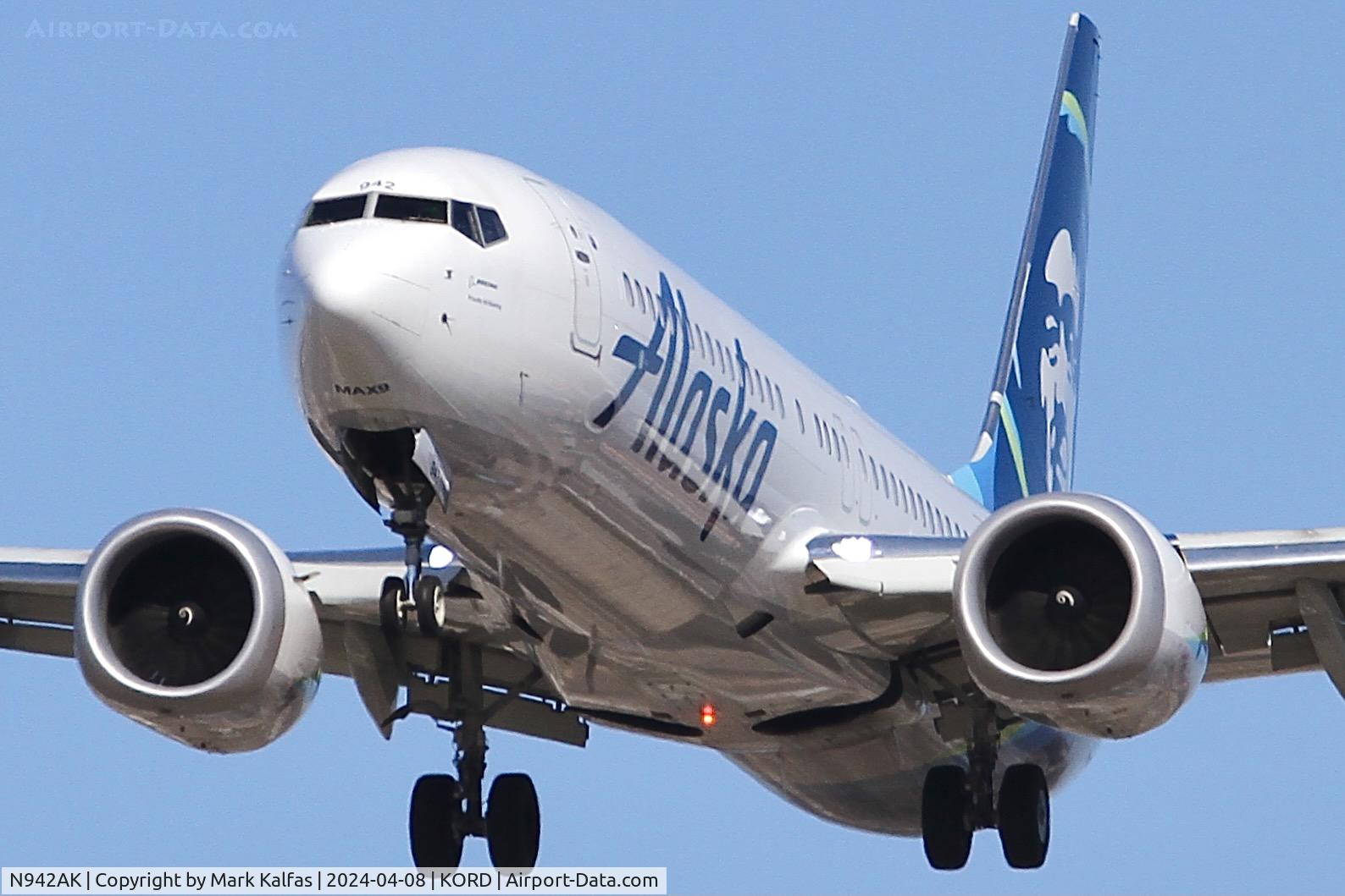 N942AK, 2022 Boeing 737 MAX 9 C/N 44102, B39M Alaska Airlines Boeing 737 MAX 9 N942AK ASA332  SFO-ORD, landing 28C ORD