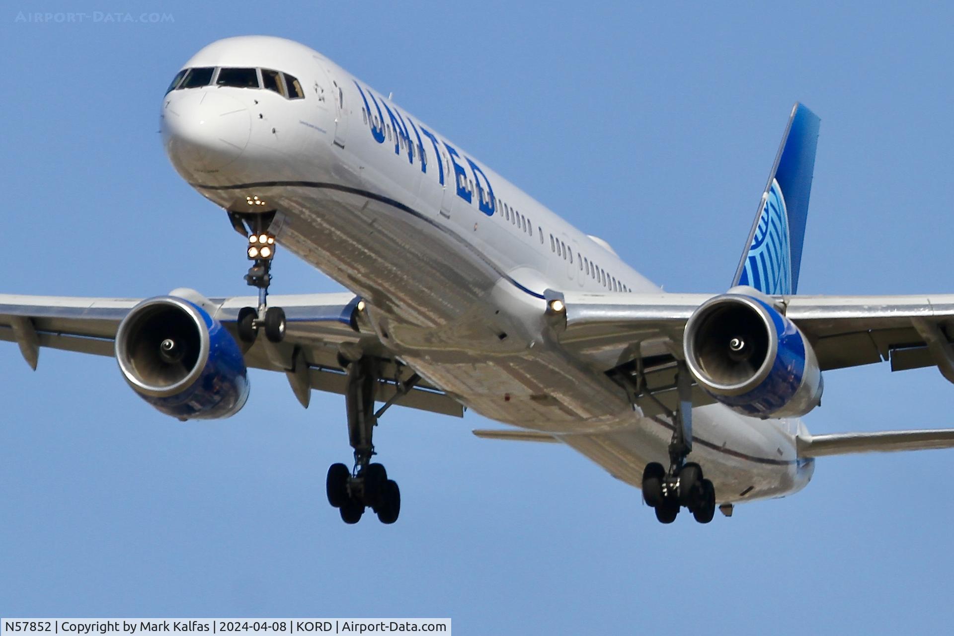 N57852, 2001 Boeing 757-324 C/N 32811, B753 United Airlines Boeing 757-324 N57852 UAL1400 LAX-ORD, arriving on 28C ORD
