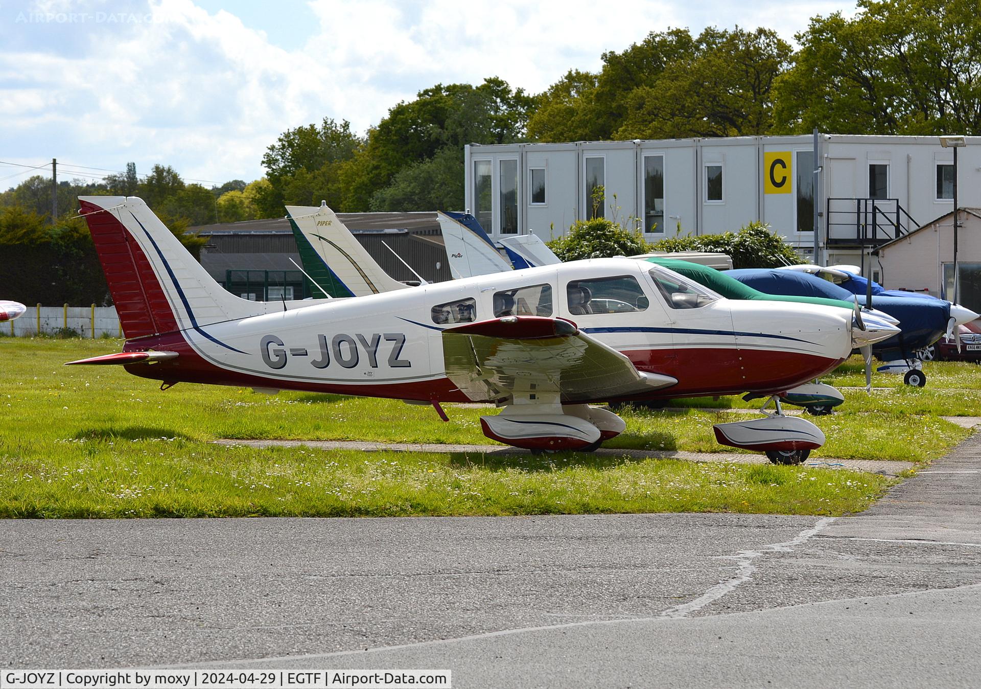 G-JOYZ, 1995 Piper PA-28-181 Cherokee Archer III C/N 2843018, Piper PA-28-181 Cherokee Archer III at Fairoaks. Ex N9262R