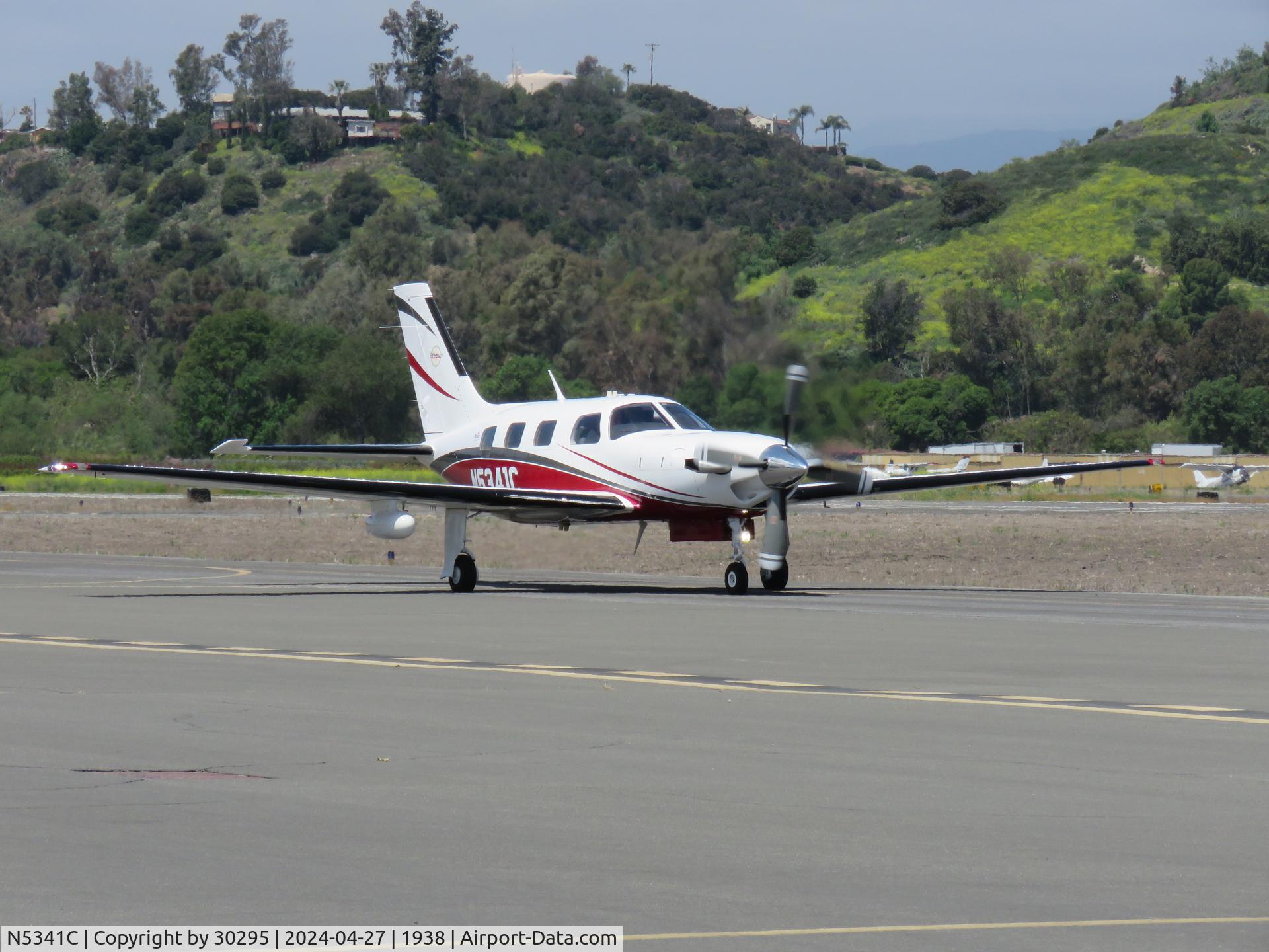 N5341C, 2002 Piper PA-46-500TP Malibu Meridian C/N 4697142, Taxiing