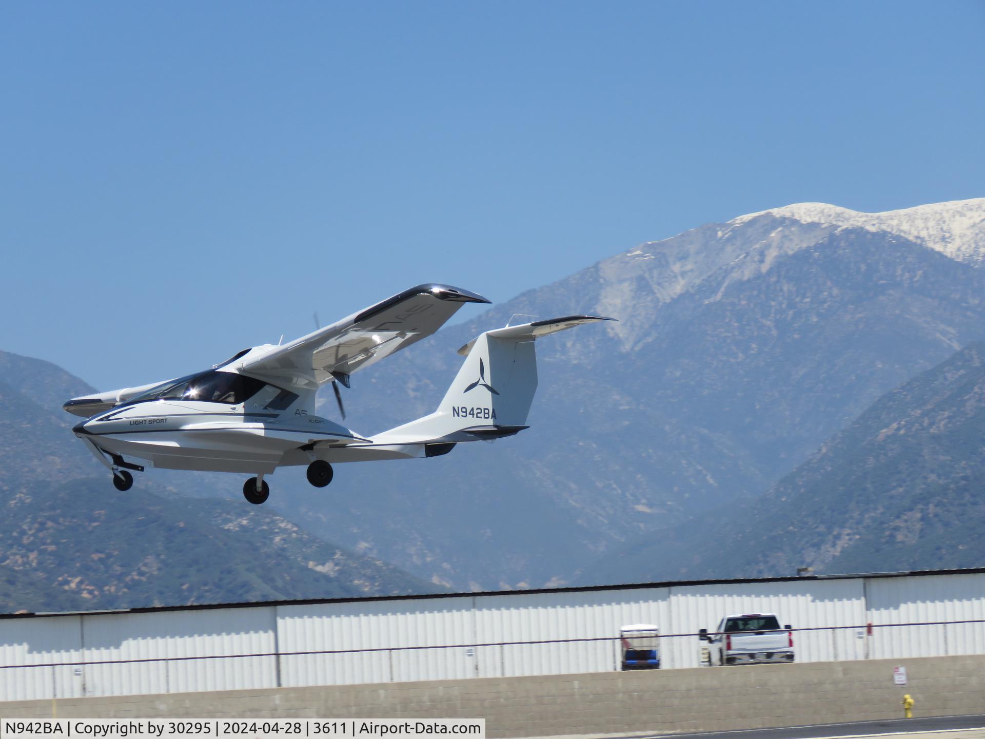 N942BA, 2023 Icon Aircraft Co A5 C/N 00203, Almost down