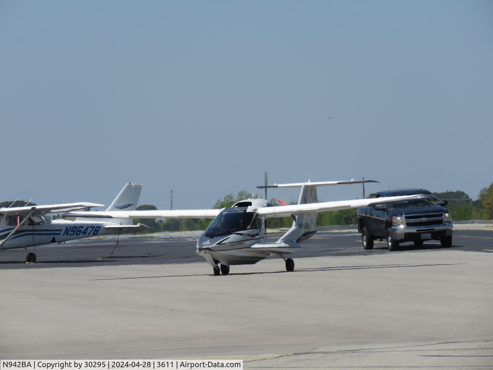 N942BA, 2023 Icon Aircraft Co A5 C/N 00203, Parking