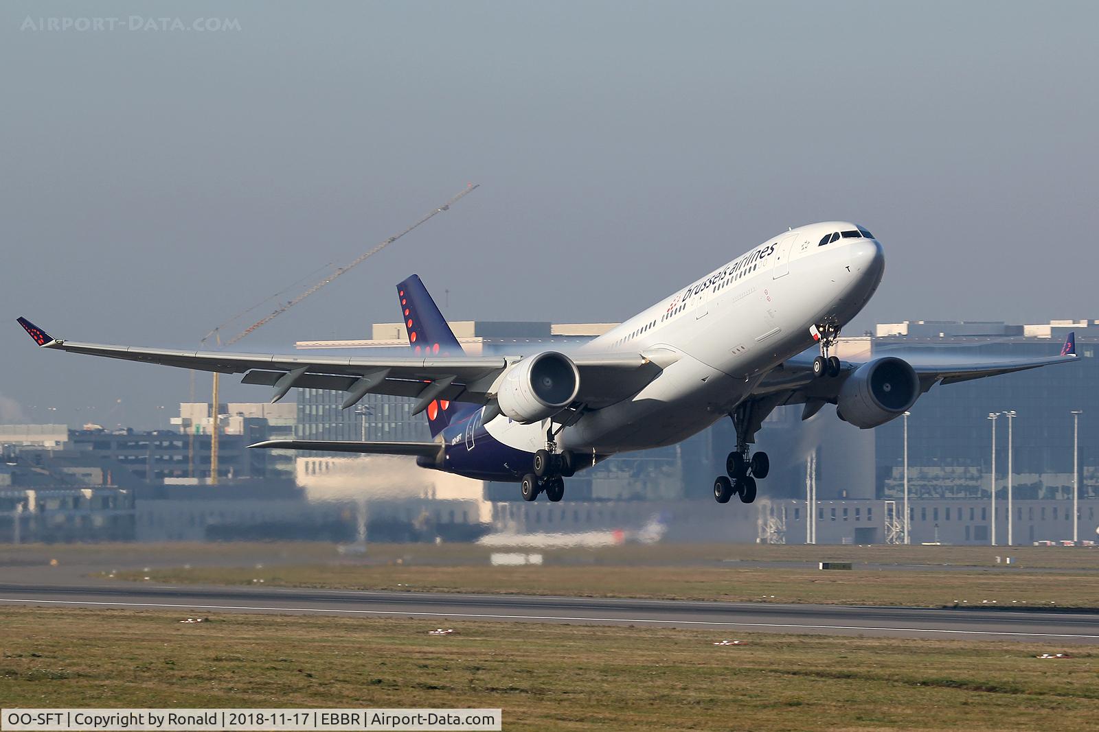 OO-SFT, 2000 Airbus A330-223 C/N 322, at ebbr