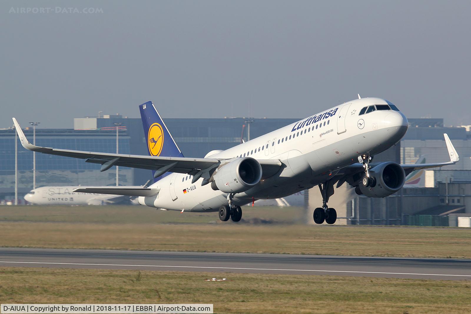D-AIUA, 2013 Airbus A320-214 C/N 5935, at ebbr