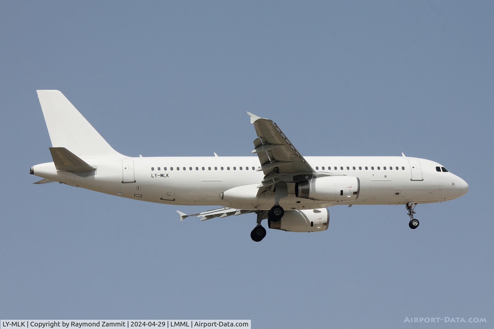 LY-MLK, 2009 Airbus A320-232 C/N 3968, A320 LY-MLK Avion Express