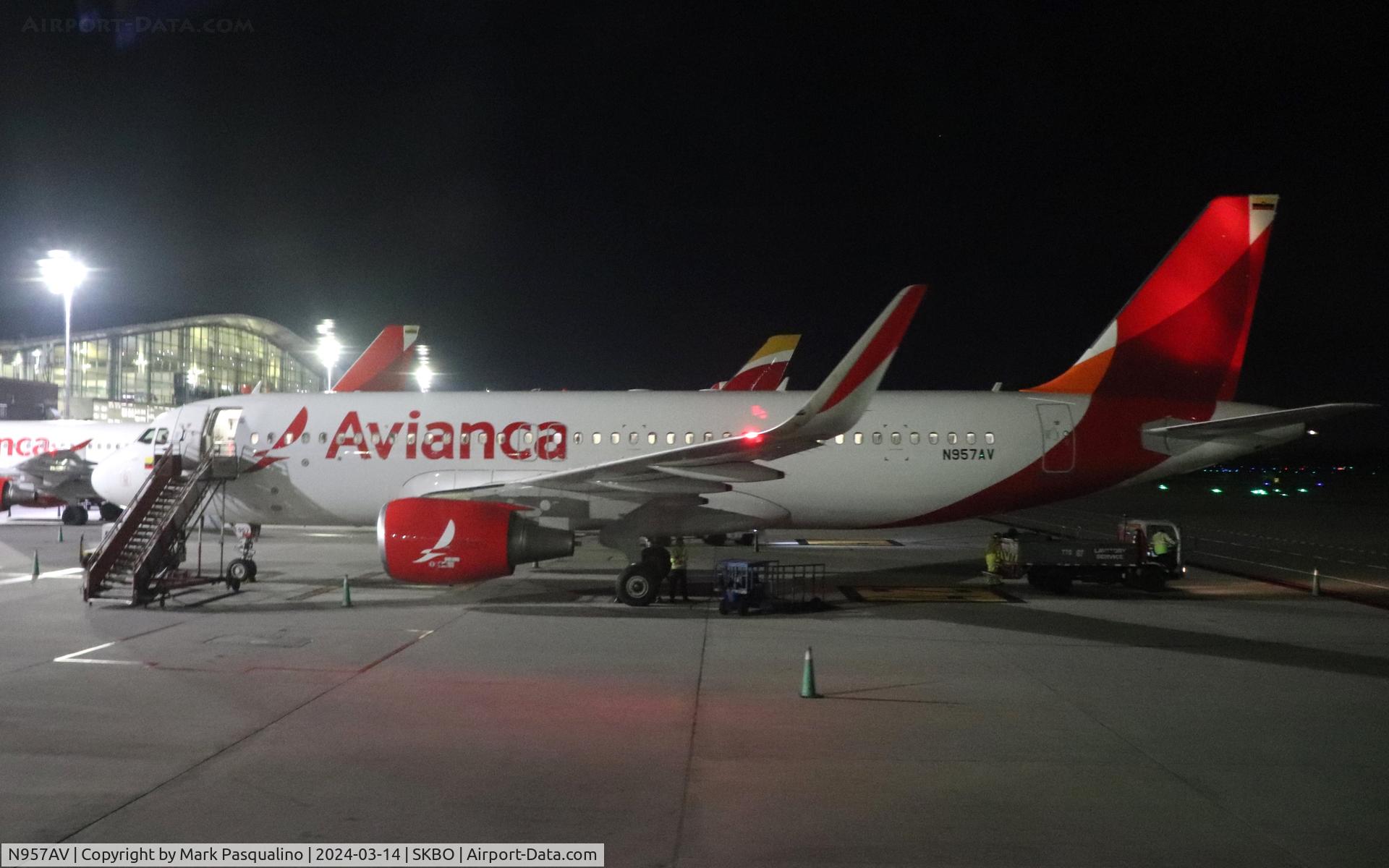 N957AV, 2014 Airbus A320-214 C/N 6057, Airbus A320-214