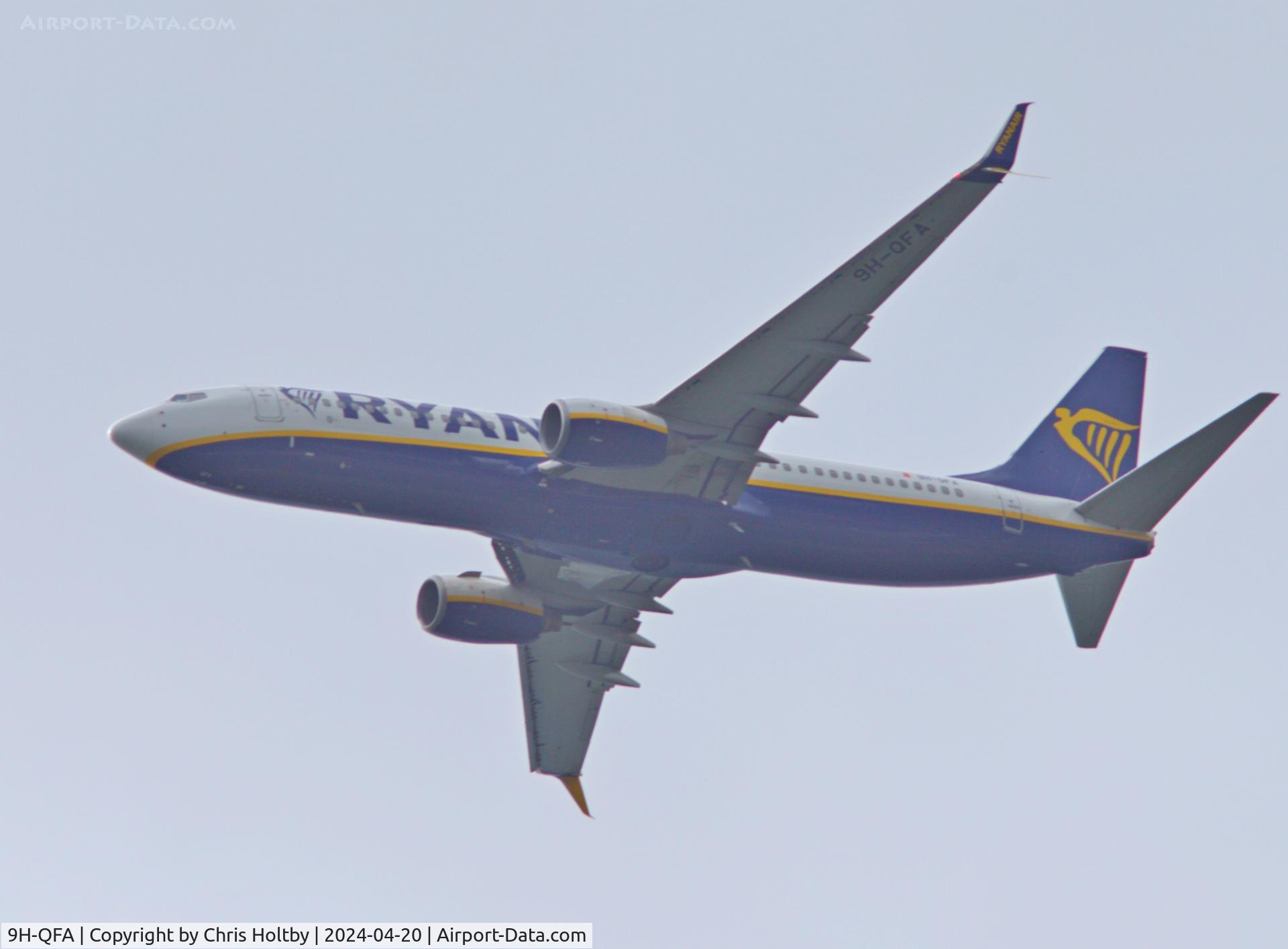 9H-QFA, 2006 Boeing 737-8AS C/N 33592, Over Amwell, Herts bound for Stansted Essex.