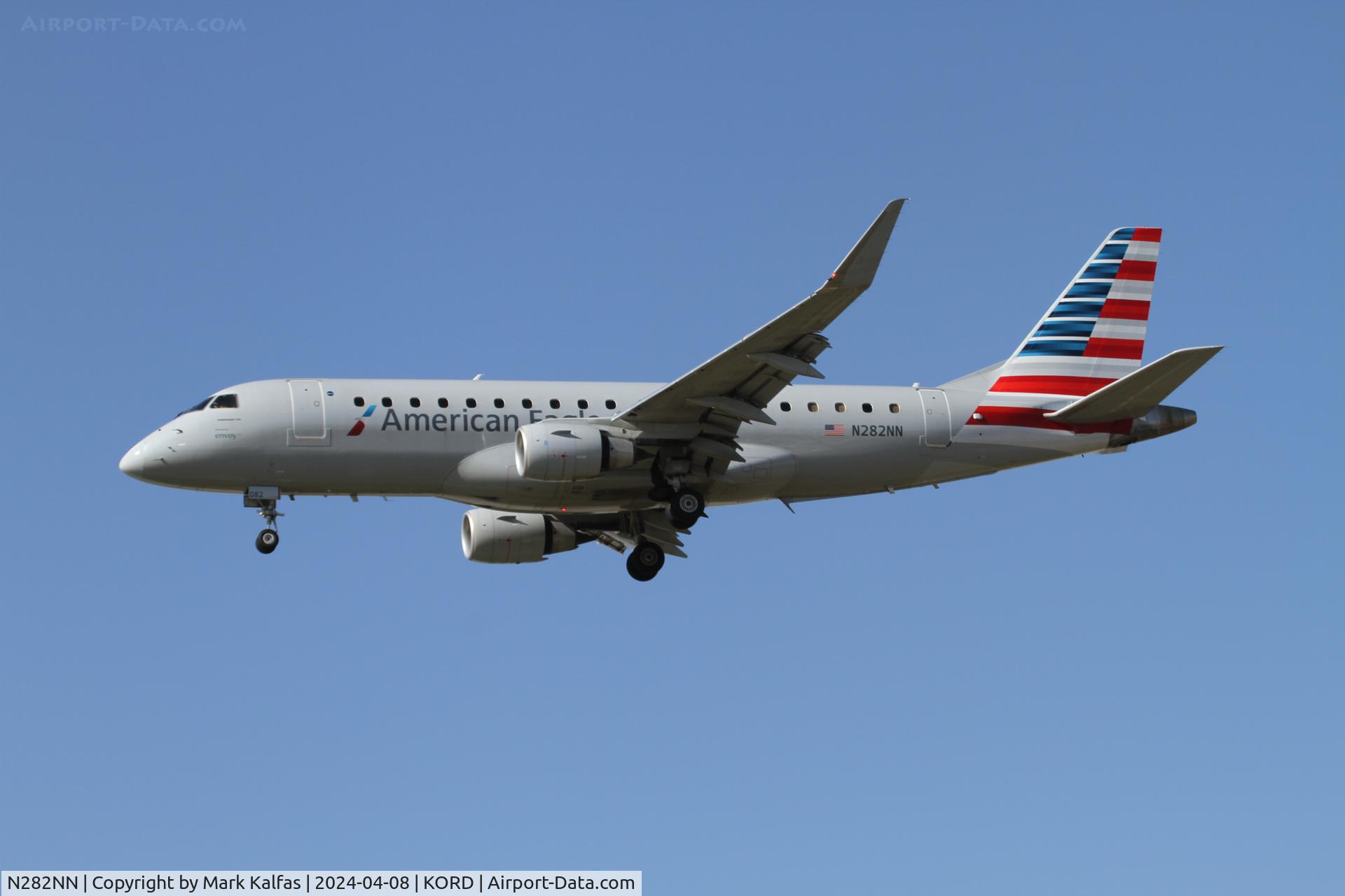 N282NN, 2019 Embraer 175LR (ERJ-170-200LR) C/N 17000810, E75L Envoy Air/American Eagle Embraer ERJ 170-200 LR N282NN ENY3332 STL-ORD, arriving 28C ORD