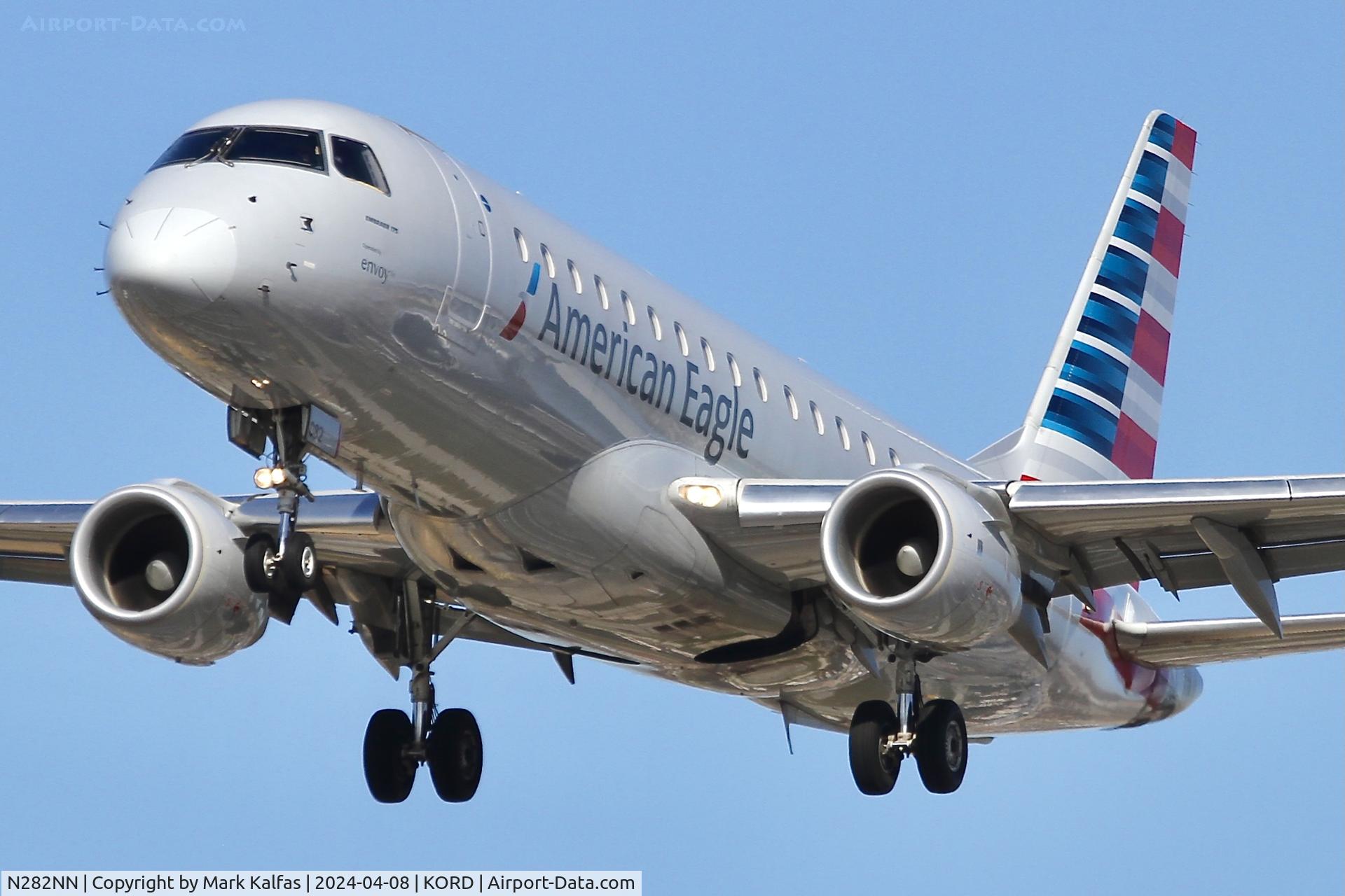 N282NN, 2019 Embraer 175LR (ERJ-170-200LR) C/N 17000810, E75L Envoy Air/American Eagle Embraer ERJ 170-200 LR N282NN ENY3332 STL-ORD, arriving 28C ORD