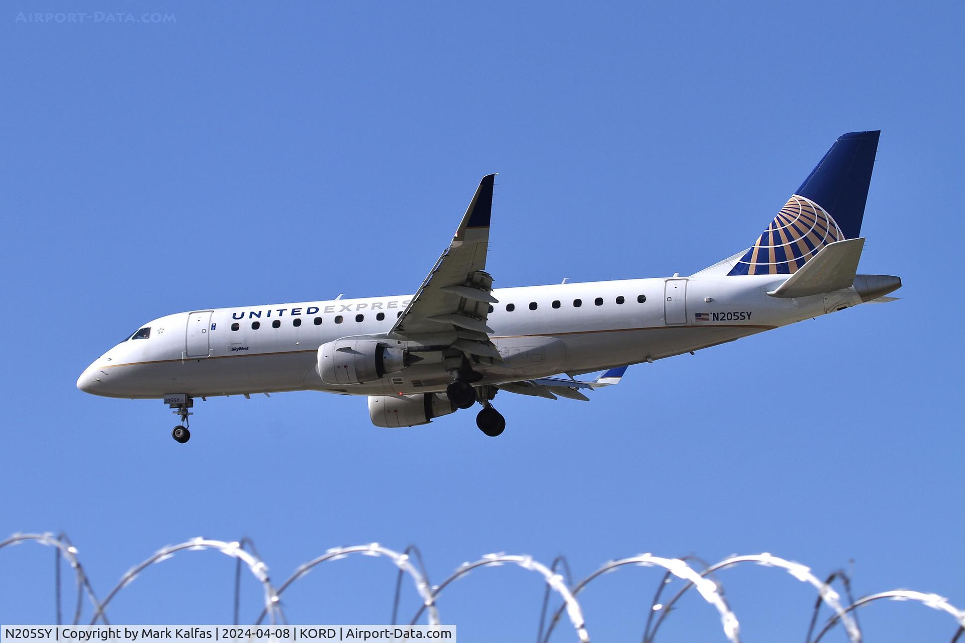 N205SY, 2017 Embraer 175LR (ERJ-170-200LR) C/N 17000636, E75L SkyWest / United Express Embraer 175LR (ERJ-170-200LR) N205SY SKW5699 TUS-ORD arriving 28C 0RD