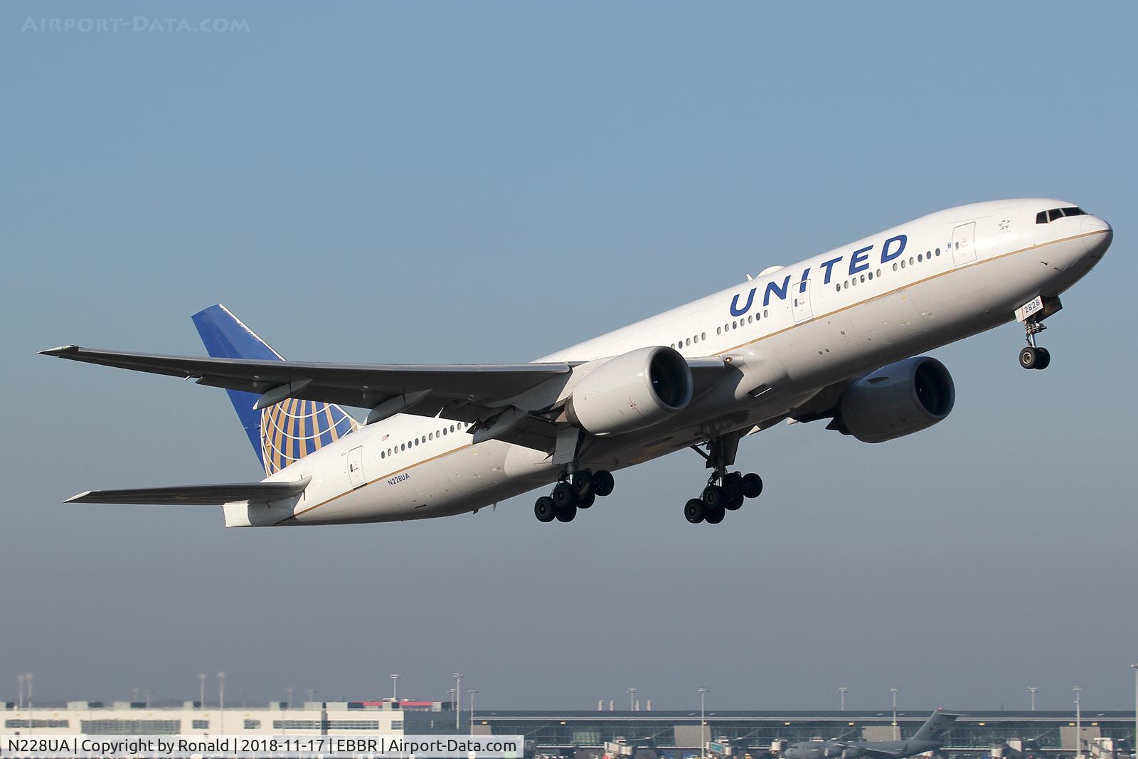 N228UA, 2002 Boeing 777-222 C/N 30556, at ebbr