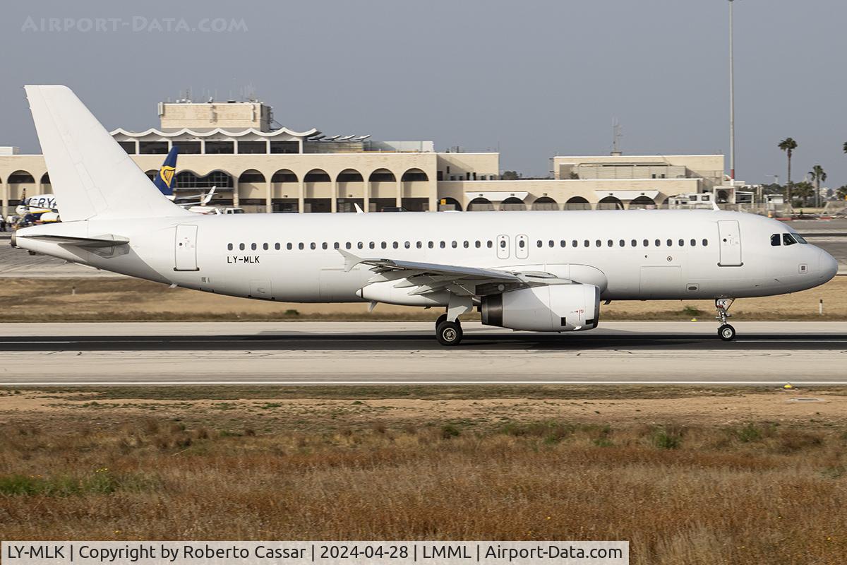 LY-MLK, 2009 Airbus A320-232 C/N 3968, Runway 13