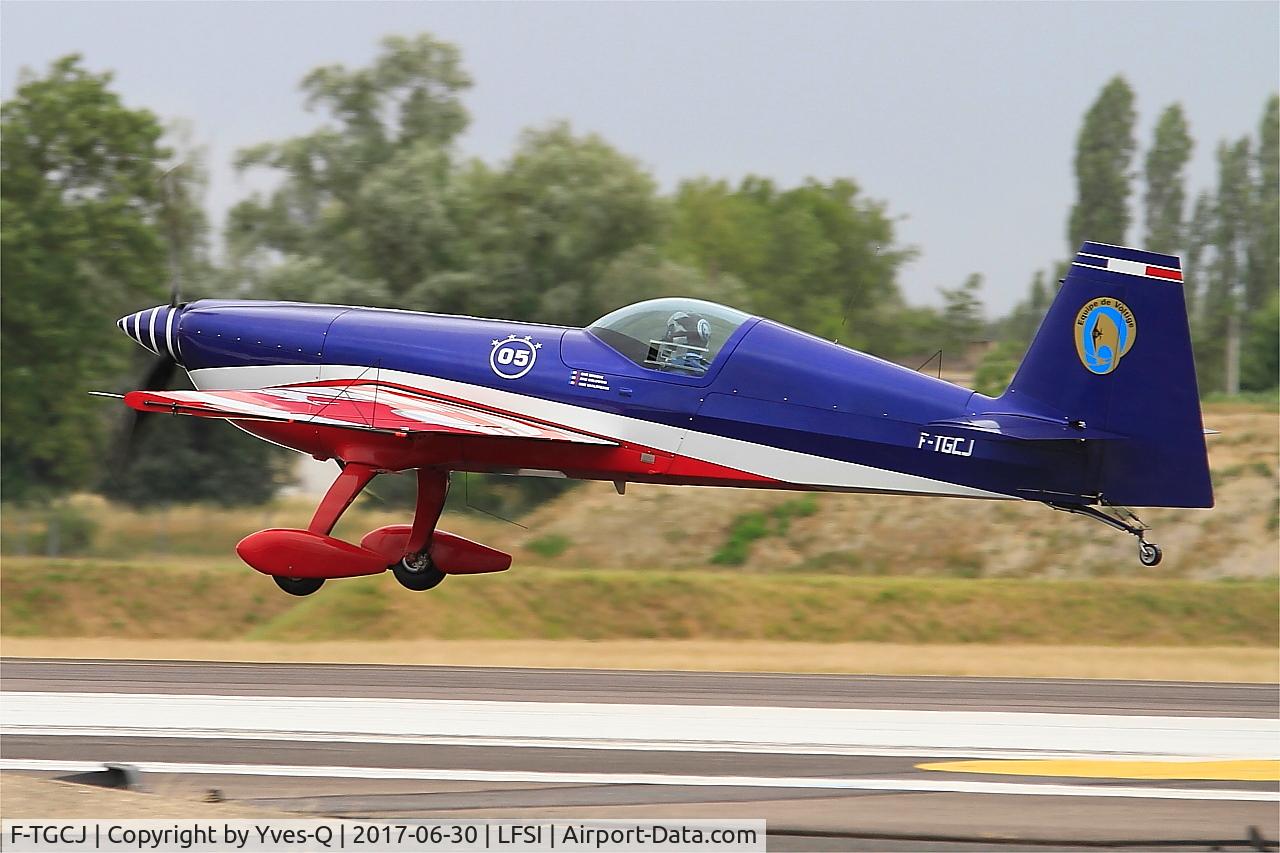 F-TGCJ, Extra EA-330SC C/N 05, Extra 330SC, French Air Force aerobatic team, Take off rwy 29, St Dizier-Robinson Air Base 113 (LFSI)