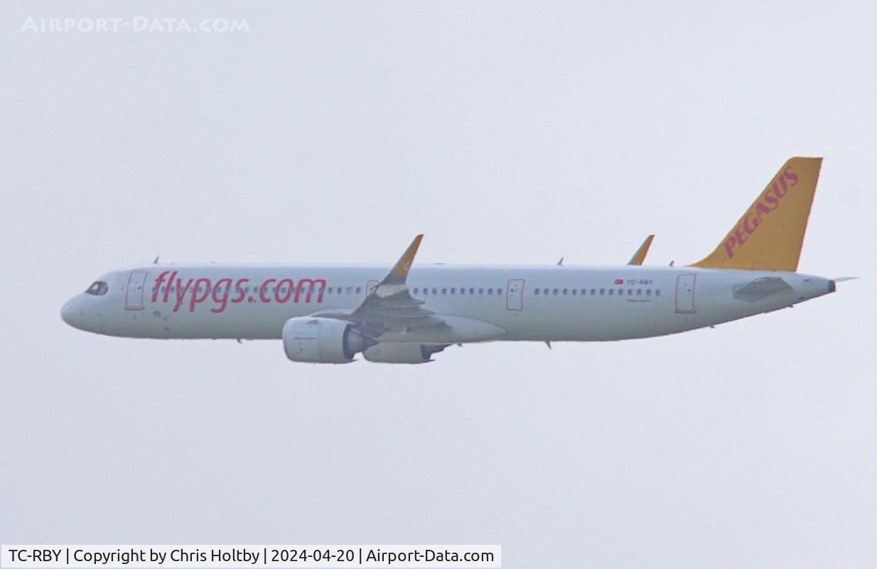 TC-RBY, Airbus A321-251NX C/N 10976, Over Amwell, Herts bound for Stansted, Essex