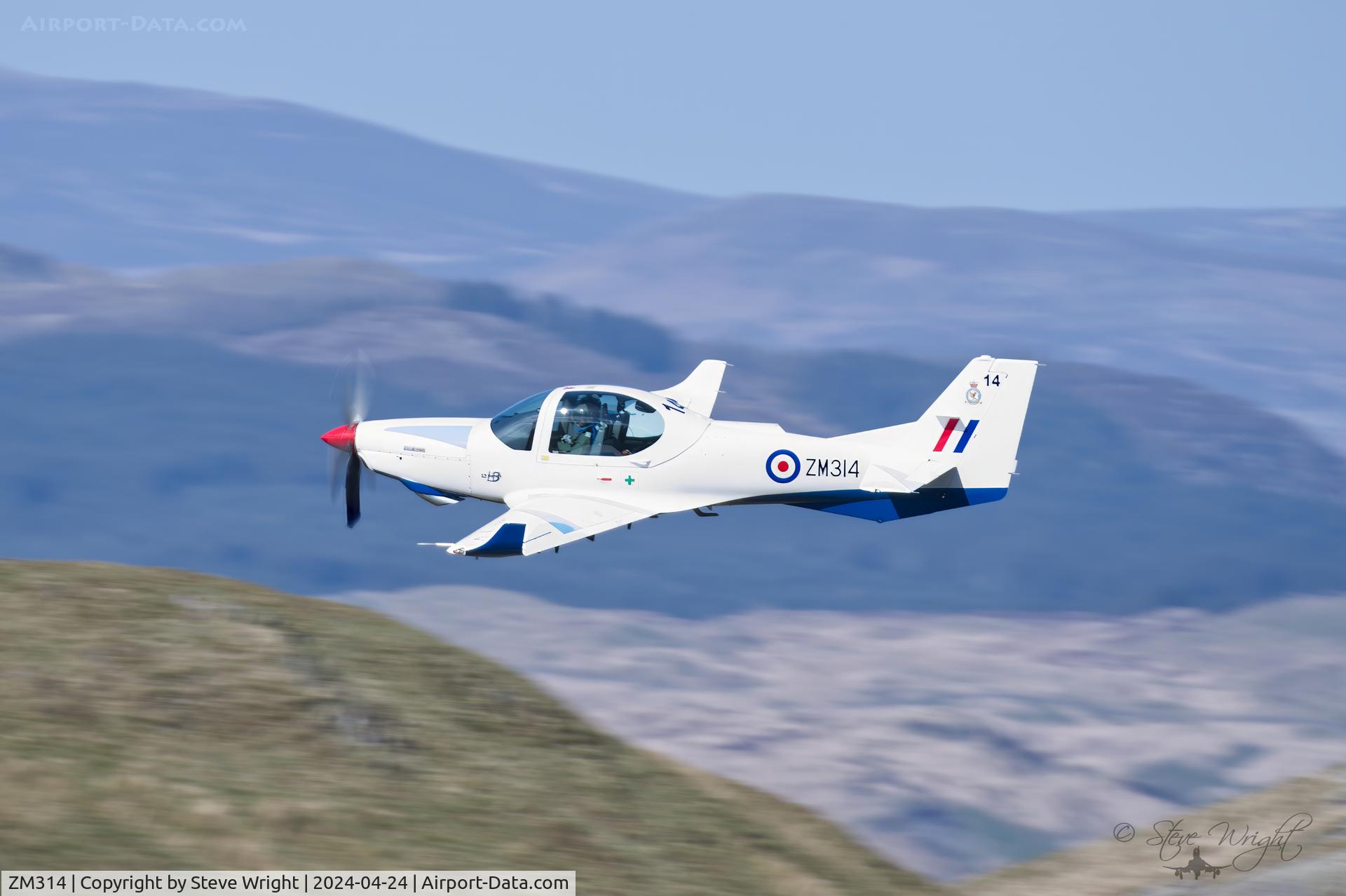 ZM314, 2017 Grob G-120TP-A Prefect T.1 C/N 11132, Bwlch Oerdrws, Mach Loop. Cymru. UK