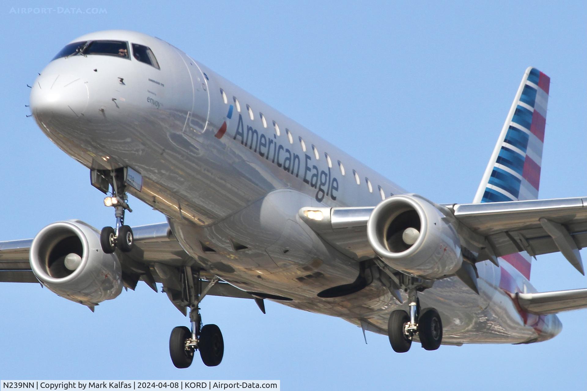 N239NN, 2016 Embraer 175LR (ERJ-170-200LR) C/N 17000586, E75L Envoy Air/American Eagle Embraer 175LR ERJ-170-200LR N239NN ENY3412 MCI-ORD arriving 28C KORD