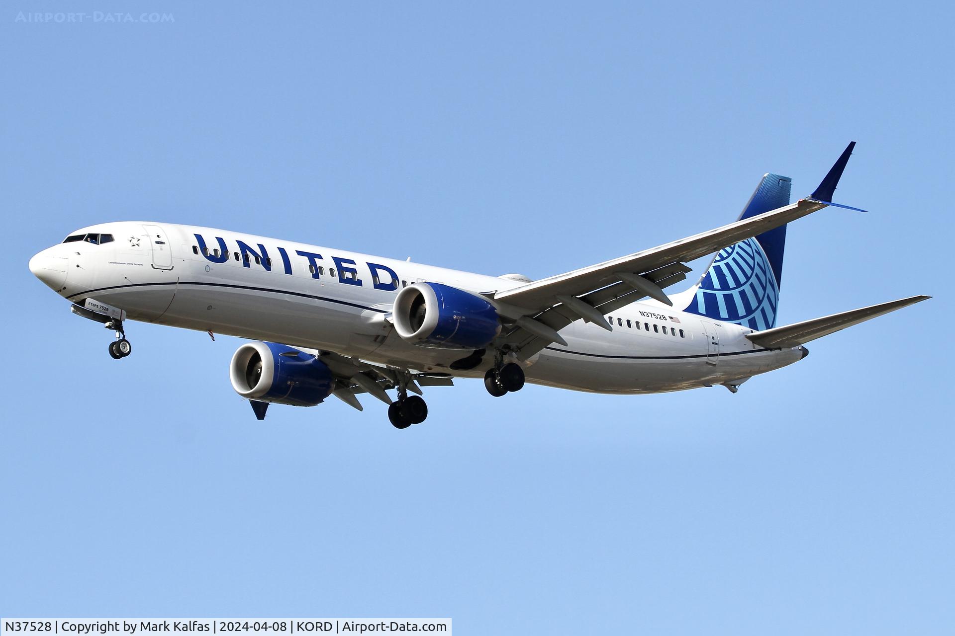 N37528, 2021 Boeing 737-9 MAX C/N 64502, B39M United Airlines Boeing 737-9 MAX N37528 UAL1538 IAH-ORD arriving 28C KORD
