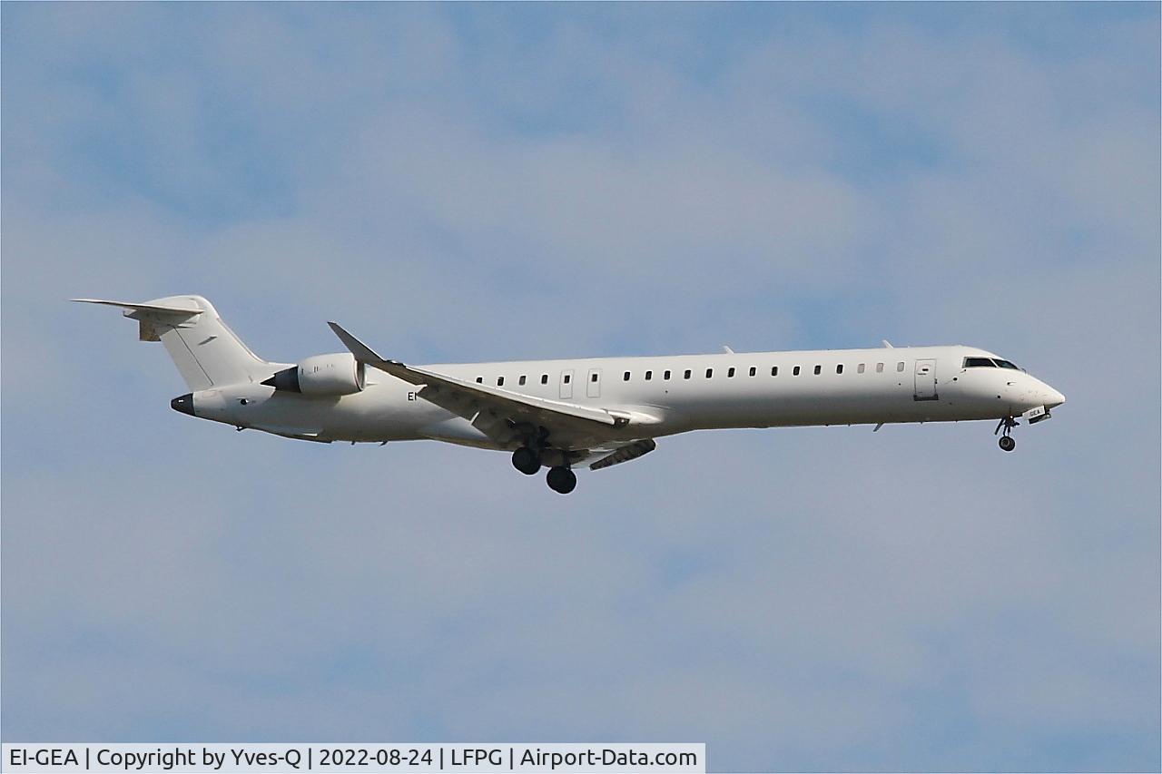 EI-GEA, 2009 Bombardier CRJ-900ER (CL-600-2D24) C/N 15224, Bombardier CRJ-900ER, Short approachl rwy 09L, Roissy Charles De Gaulle airport (LFPG-CDG)