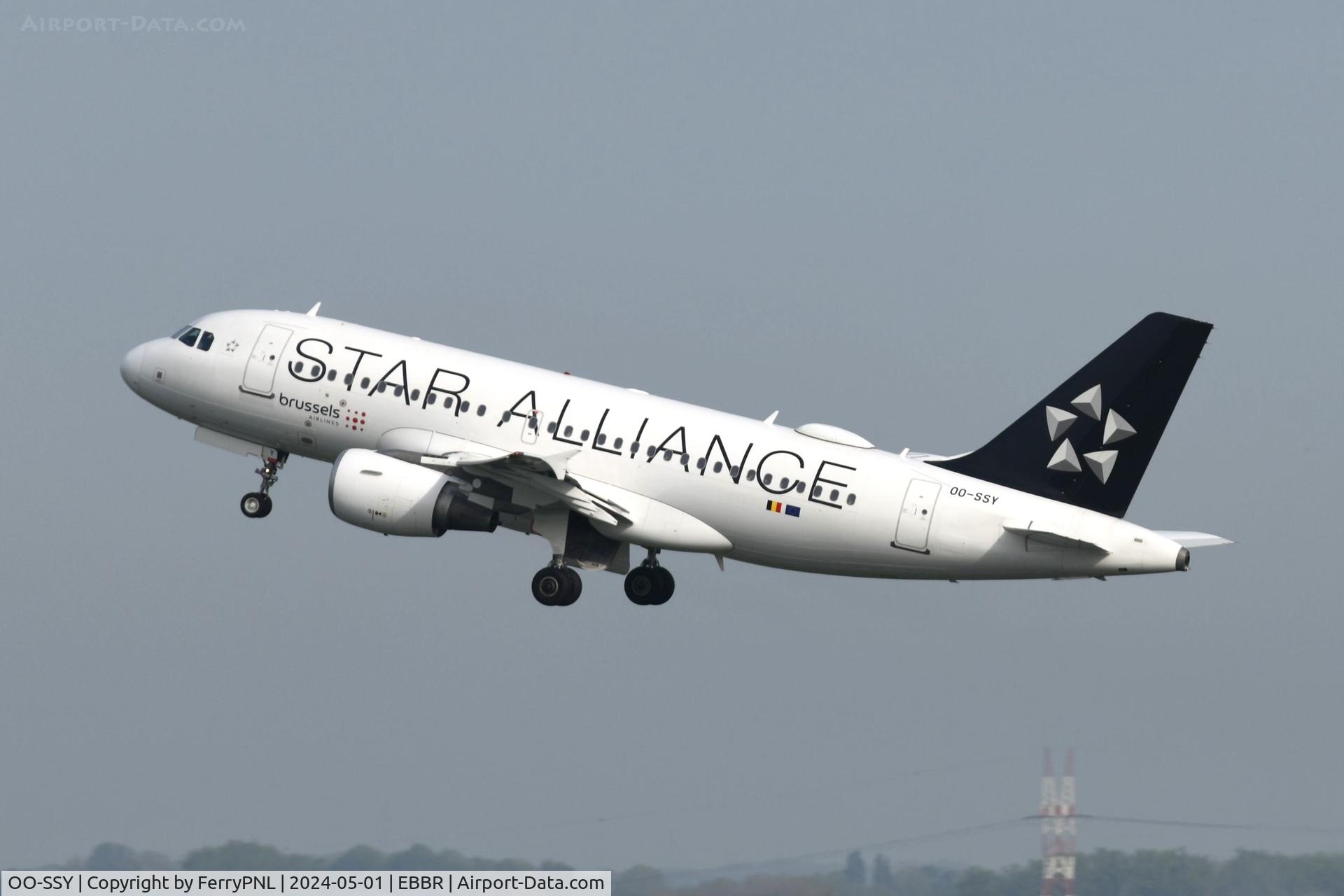 OO-SSY, 2005 Airbus A319-112 C/N 2494, Brussels A319 in Star Alliance colors taking-off.