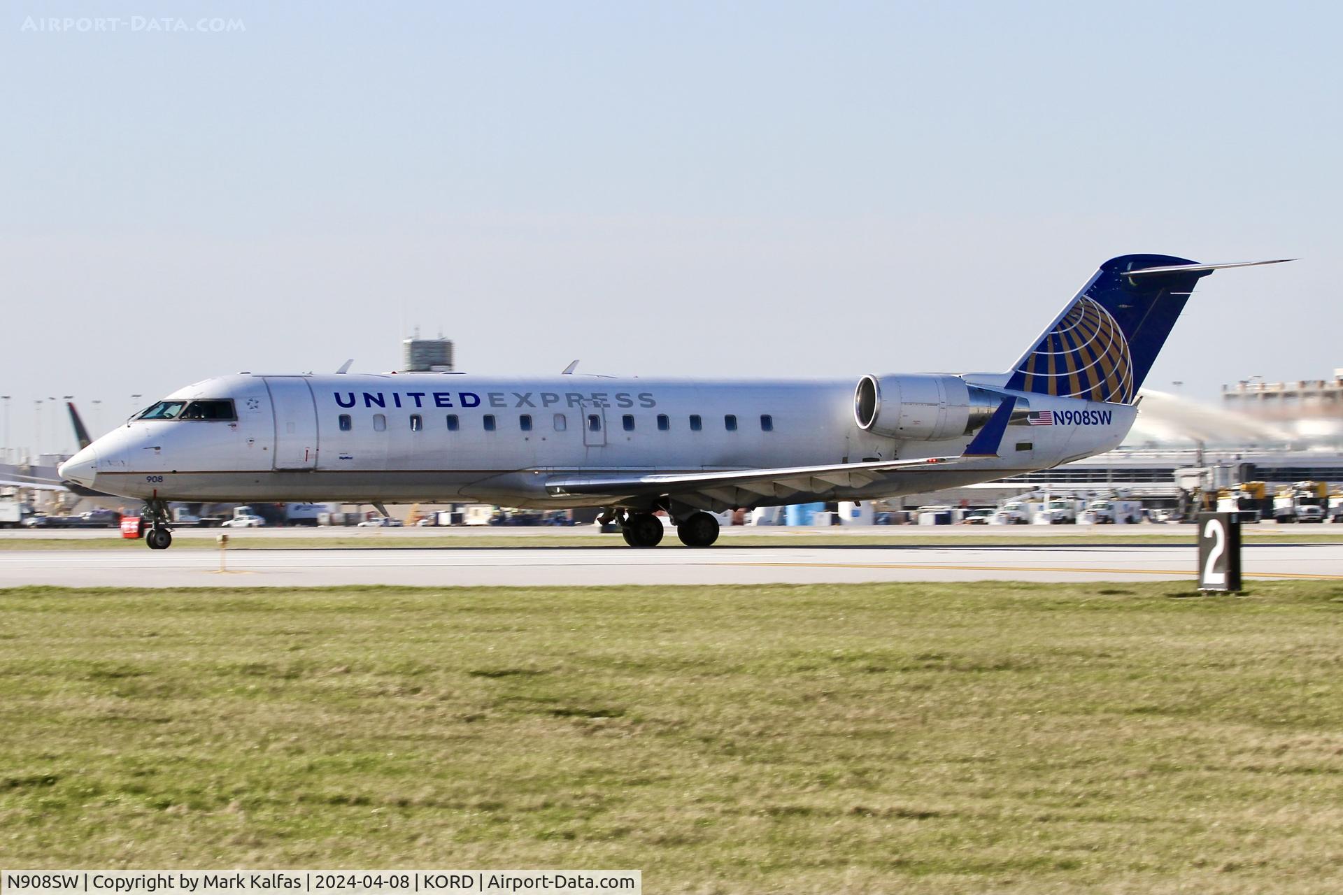 N908SW, 2001 Bombardier CRJ-200LR (CL-600-2B19) C/N 7540, CRJ2 SkyWest/United Express Bombardier CRJ-200LR N908SW SKW5056 ORD-DEC departing 22L KORD