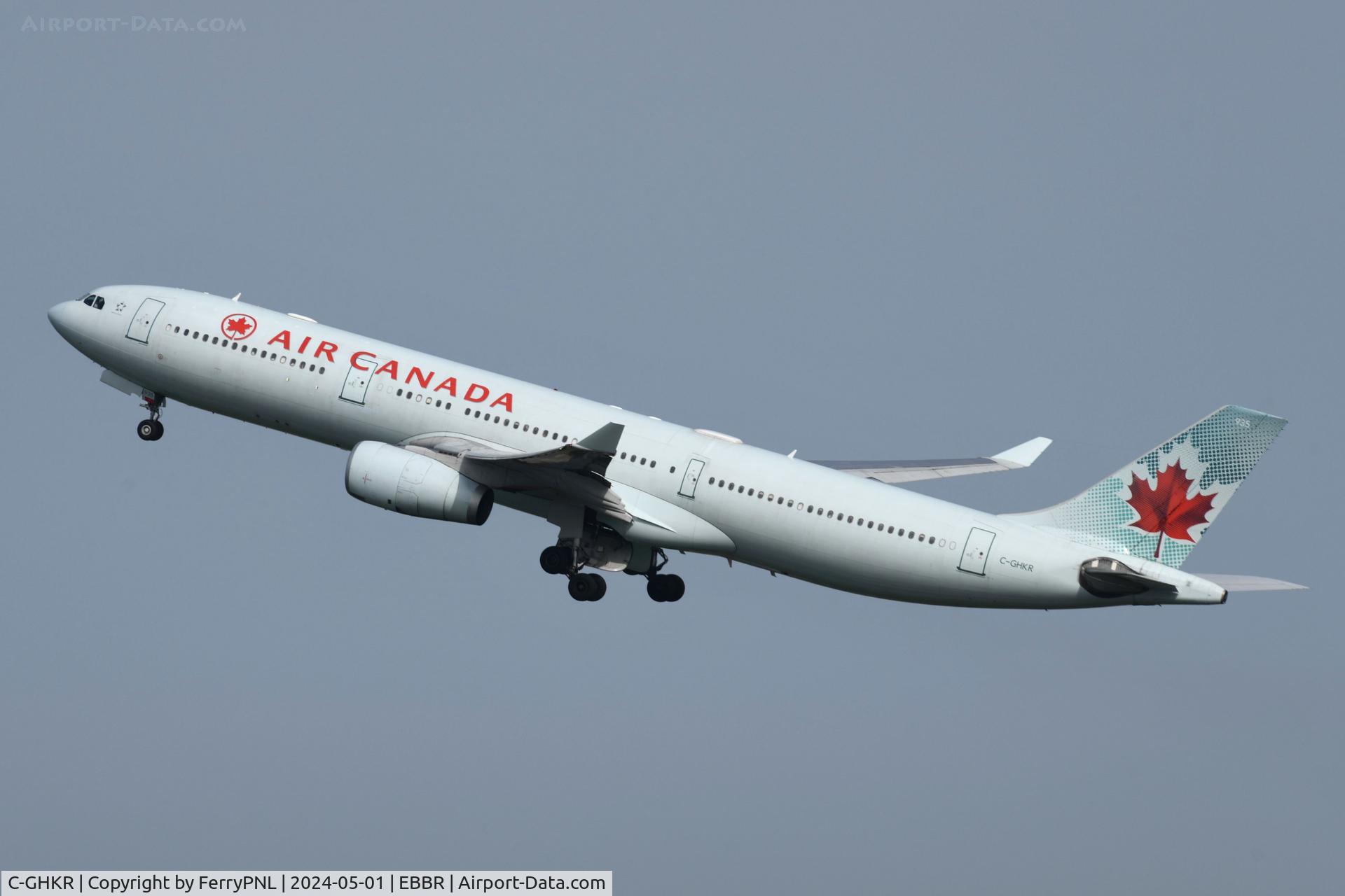 C-GHKR, 2001 Airbus A330-343 C/N 0400, Air Canada A333 departing