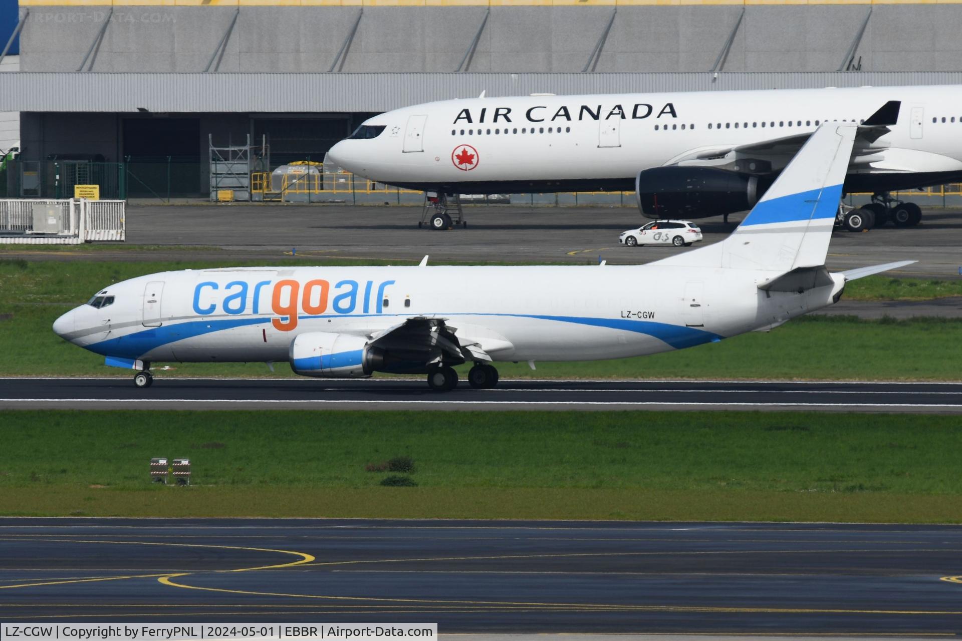 LZ-CGW, 1996 Boeing 737-46J C/N 28038, Cargoair B734F arriving from ATH