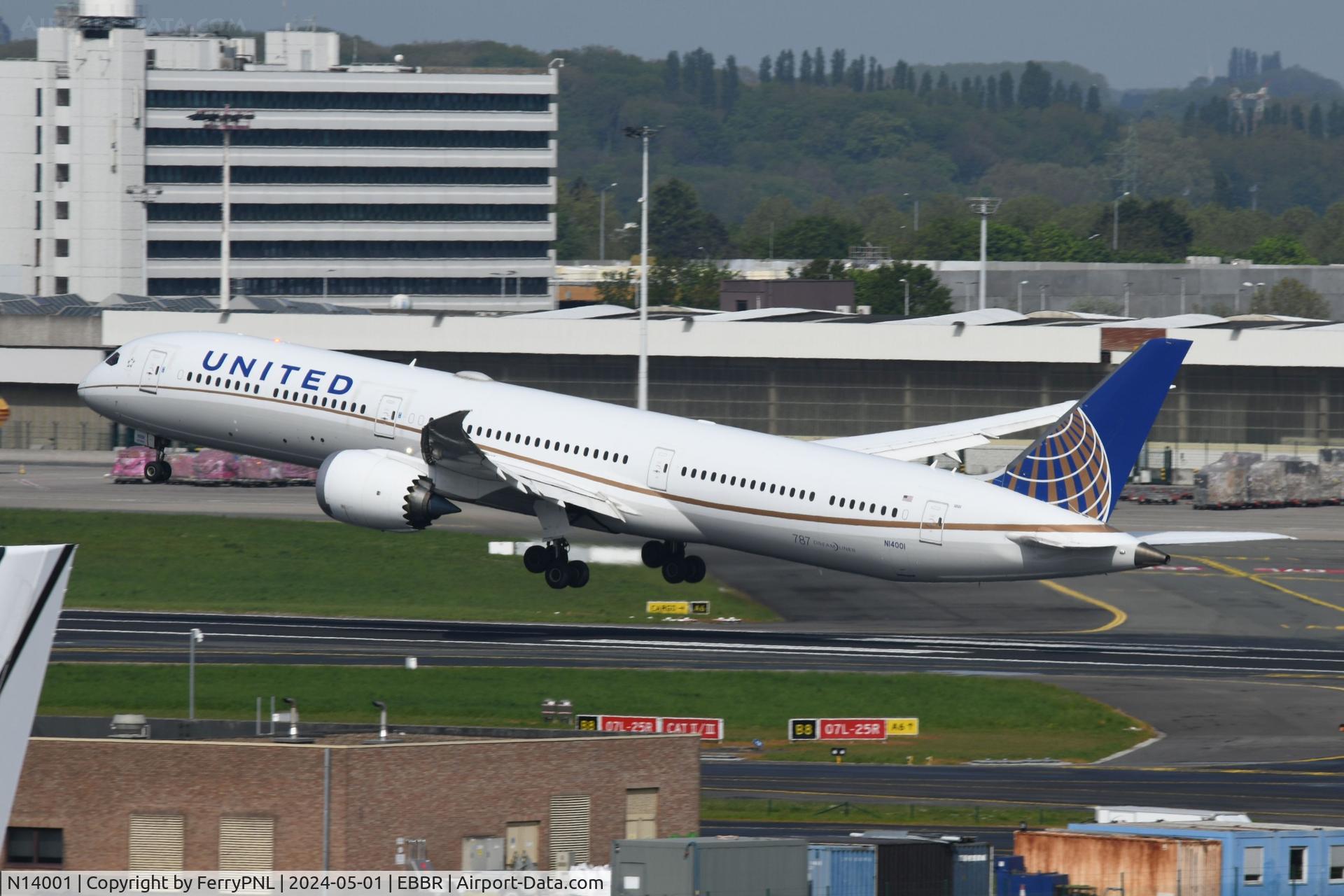 N14001, 2018 Boeing 787-10 Dreamliner Dreamliner C/N 40936, United B787-10 departing
