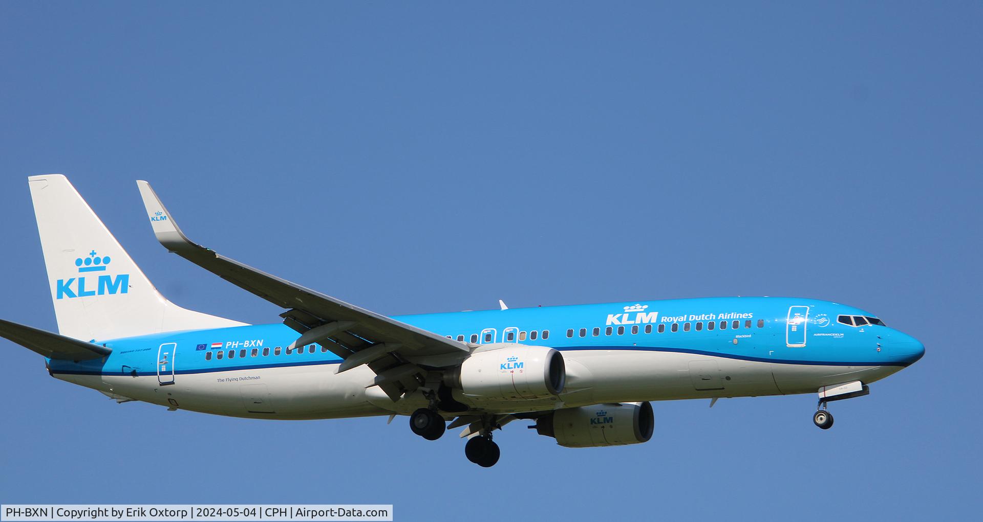 PH-BXN, 2000 Boeing 737-8K2 C/N 30356, PH-BXN landing rw 04L