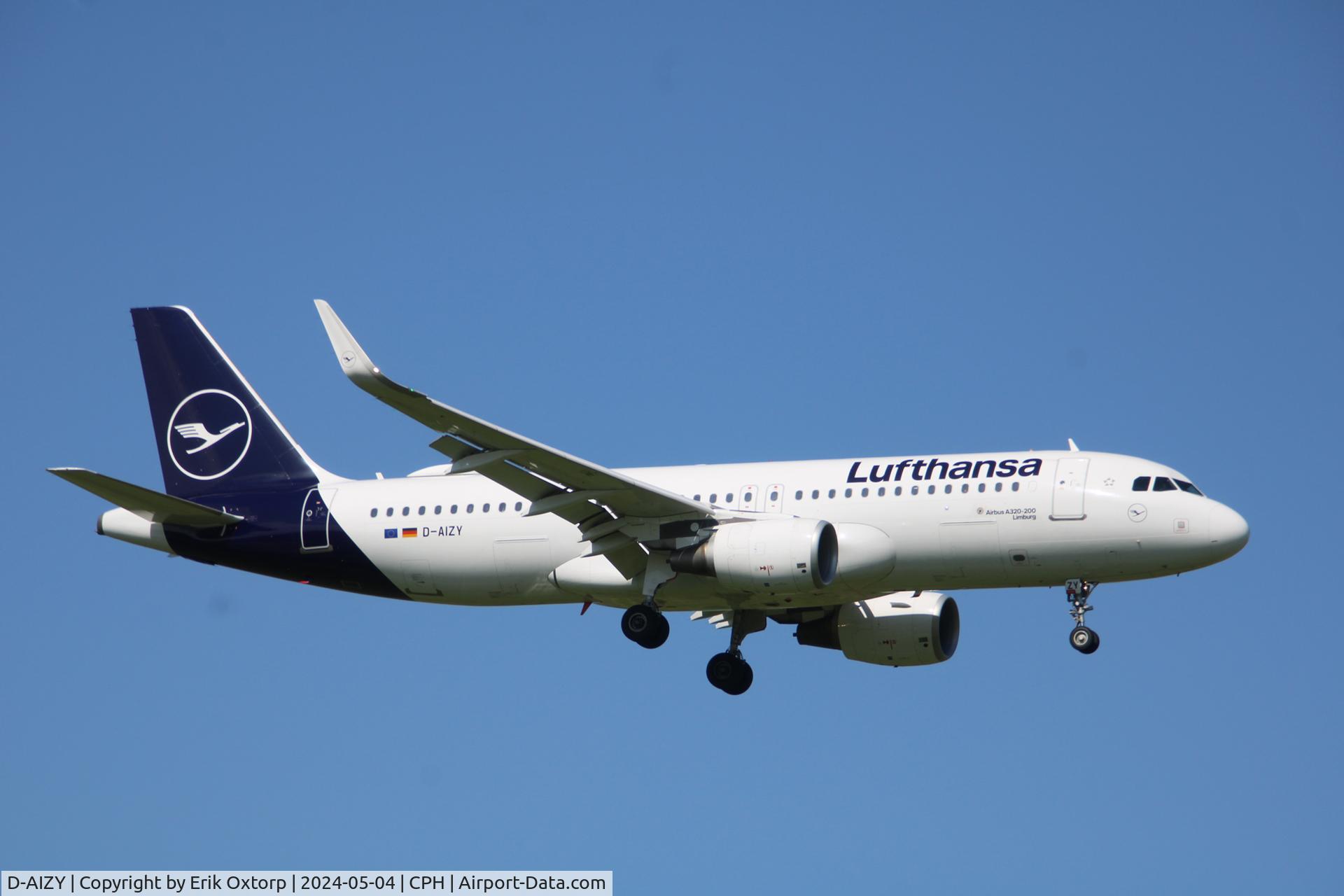 D-AIZY, 2013 Airbus A320-214 C/N 5769, D-AIZY landing rw 04L