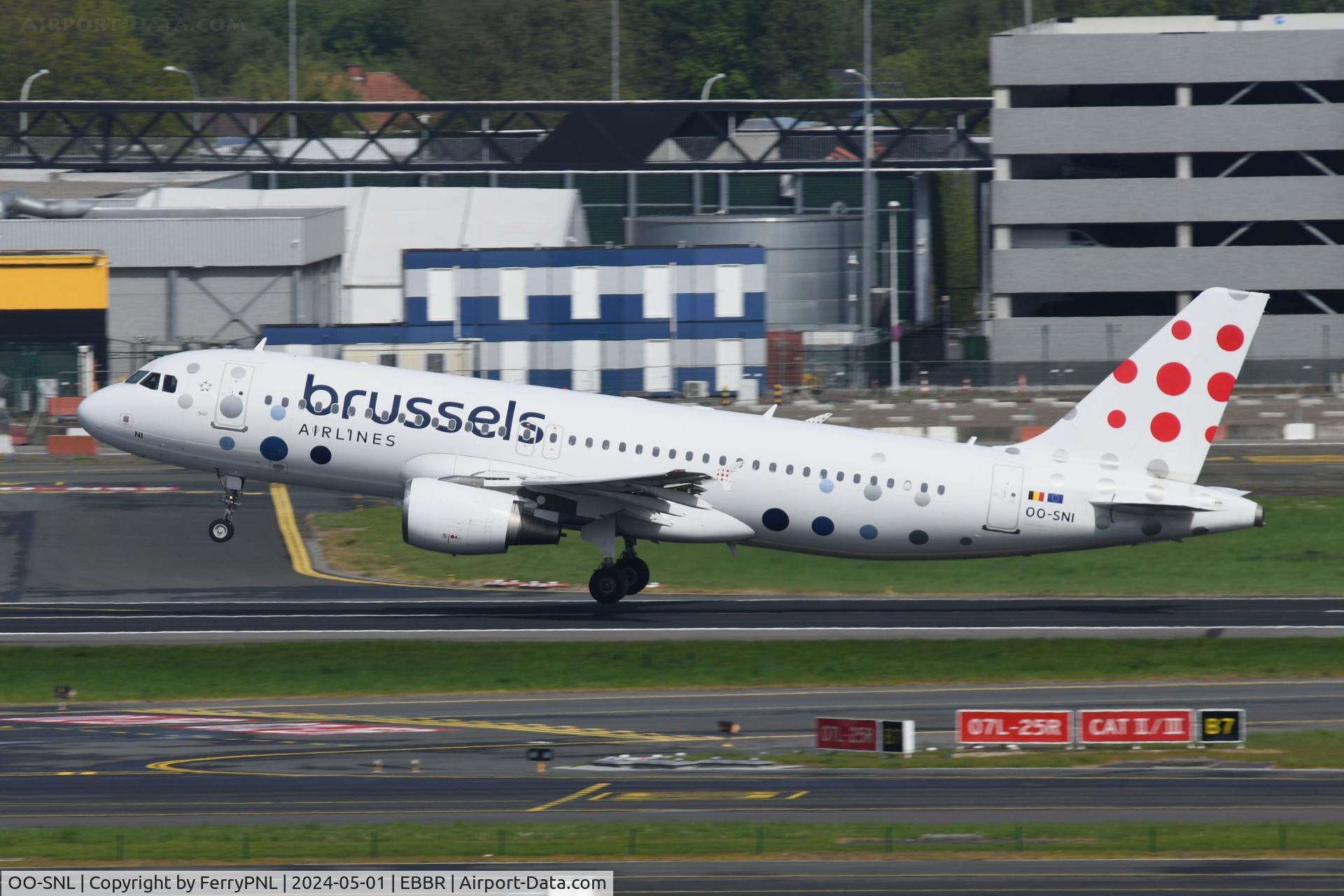 OO-SNL, 2003 Airbus A320-214 C/N 1961, A20 of Brussels departing
