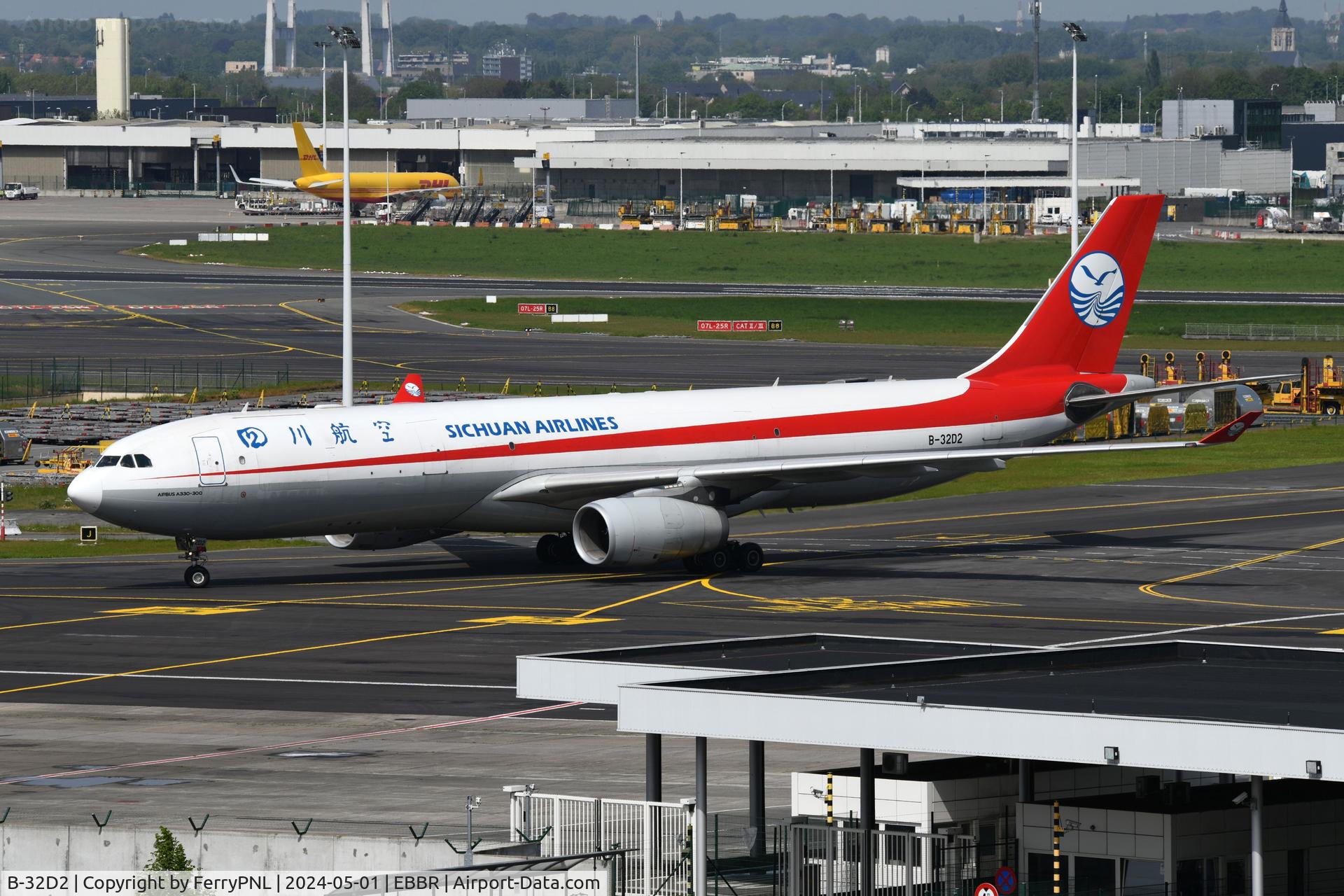 B-32D2, 2008 Airbus A330-343E C/N 937, Sichuan Airlines A333 freighter taxying to its stand